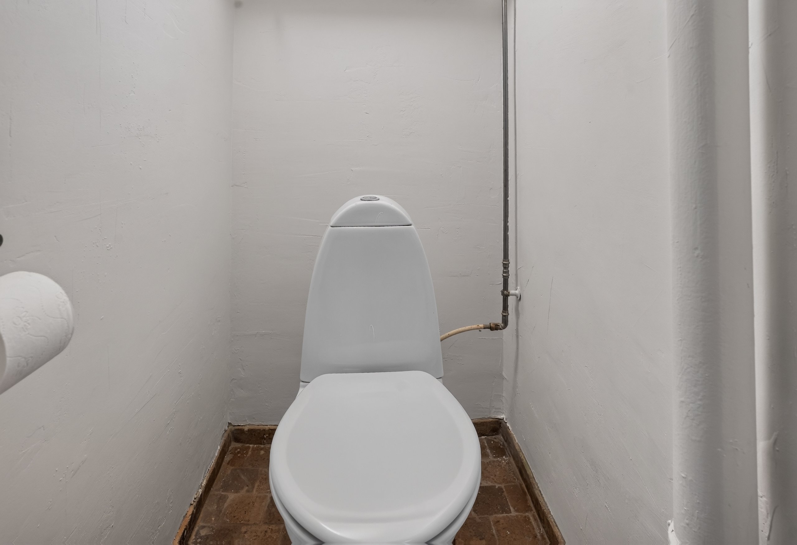Fremhævet wc billede i fuldskærmstilstand. Billede af Bygaden 22, Nørre Herlev, 3400 Hillerød