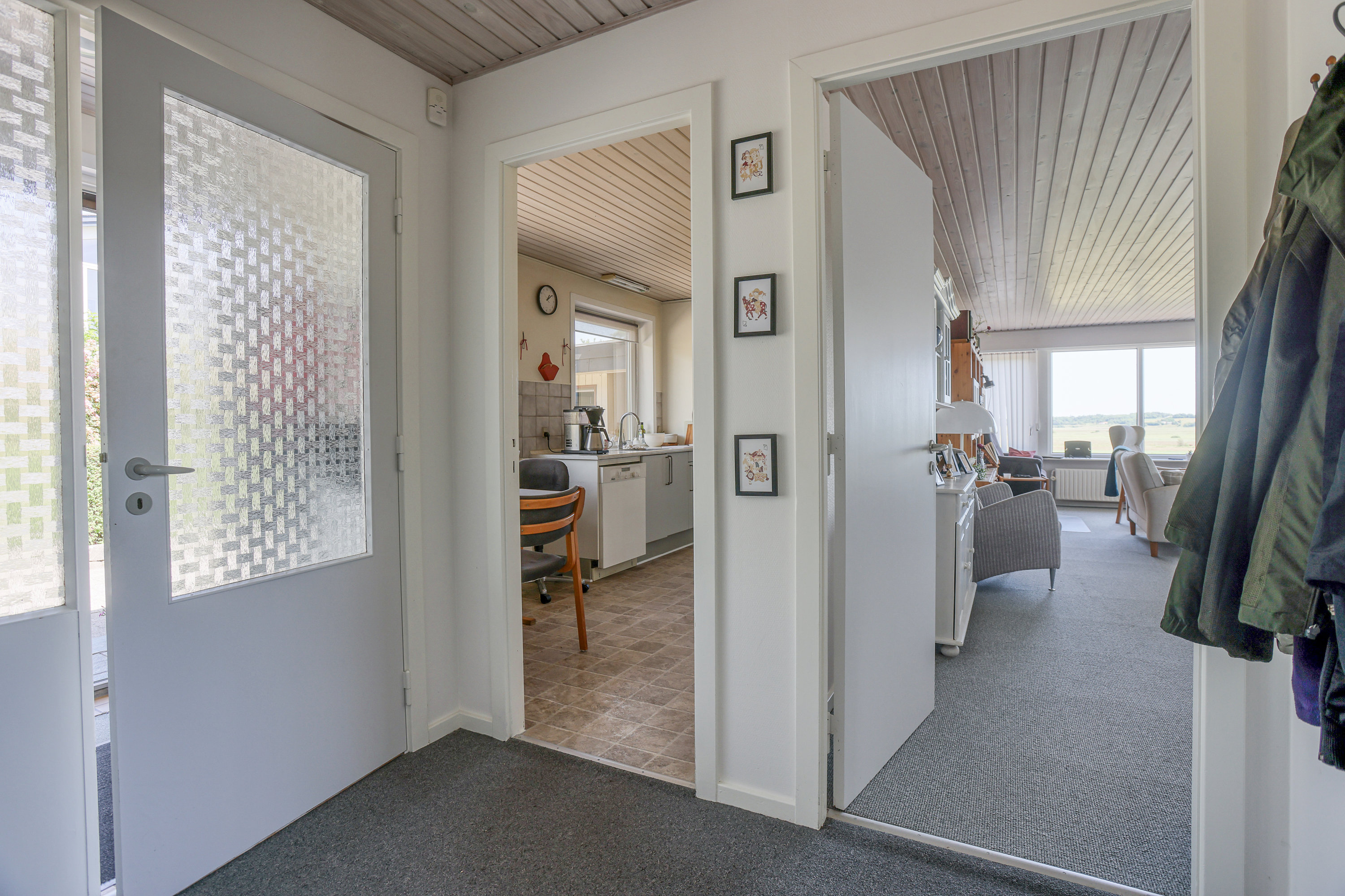 Fremhævet entré billede i fuldskærmstilstand. Billede af Vejlebakken 12, Låstrup, 8832 Skals