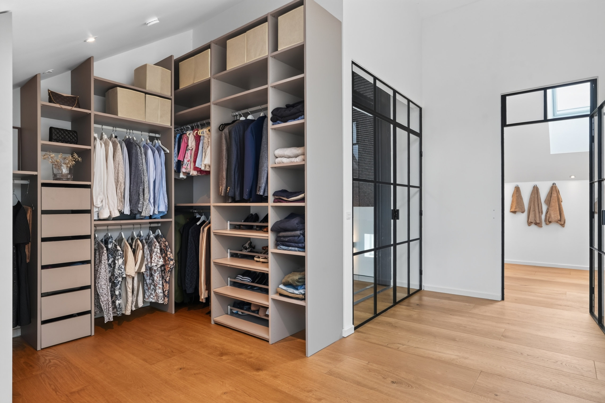 Fremhævet walkin closet billede i fuldskærmstilstand. Billede af Stutmestervej 16, 3400 Hillerød