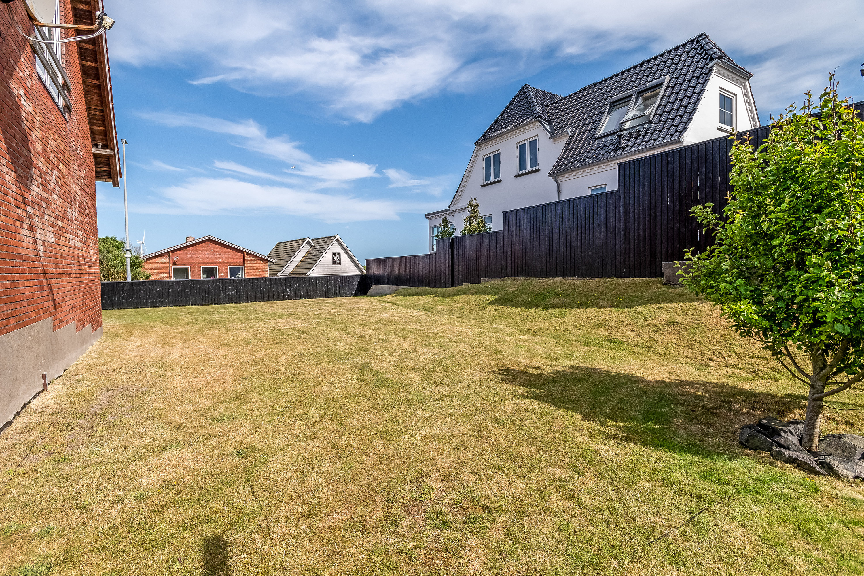 Fremhævet have billede i fuldskærmstilstand. Billede af Nørregade 15, 6960 Hvide Sande