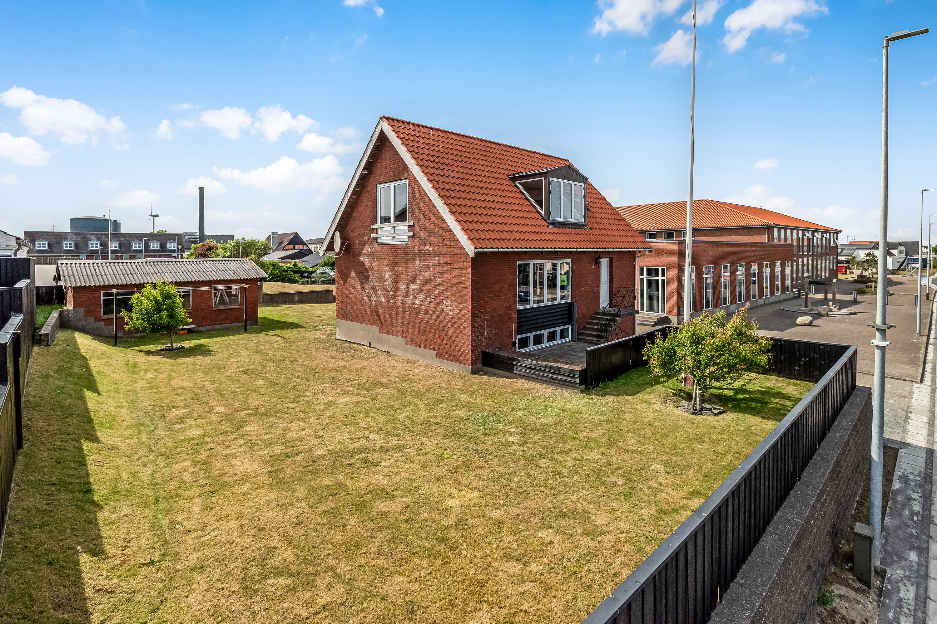 Miniaturebillede 1: ejendommen. Billede af Nørregade 15, 6960 Hvide Sande