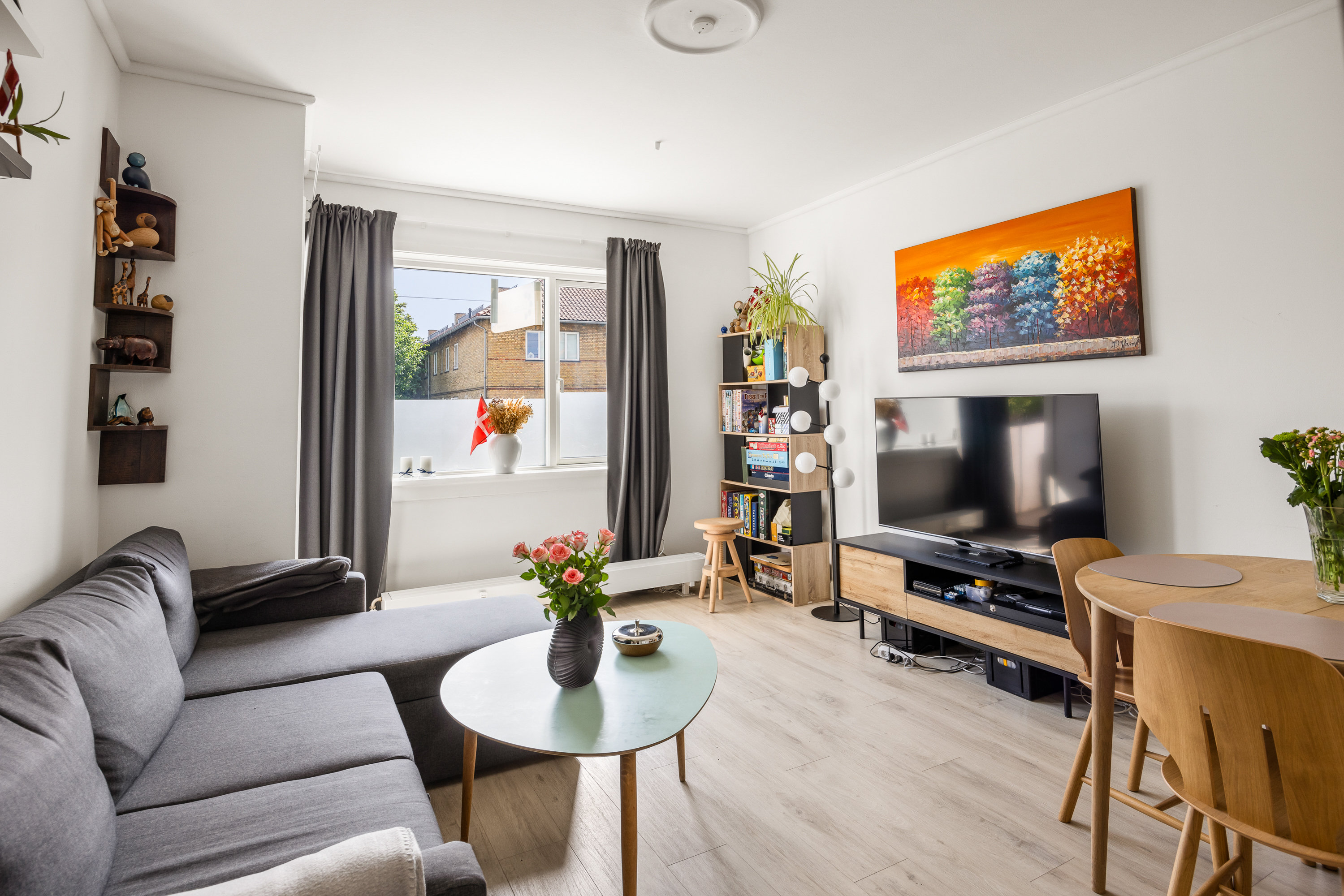 Fremhævet stue billede i fuldskærmstilstand. Billede af Buddingevej 72C, st., 2800 Kongens Lyngby