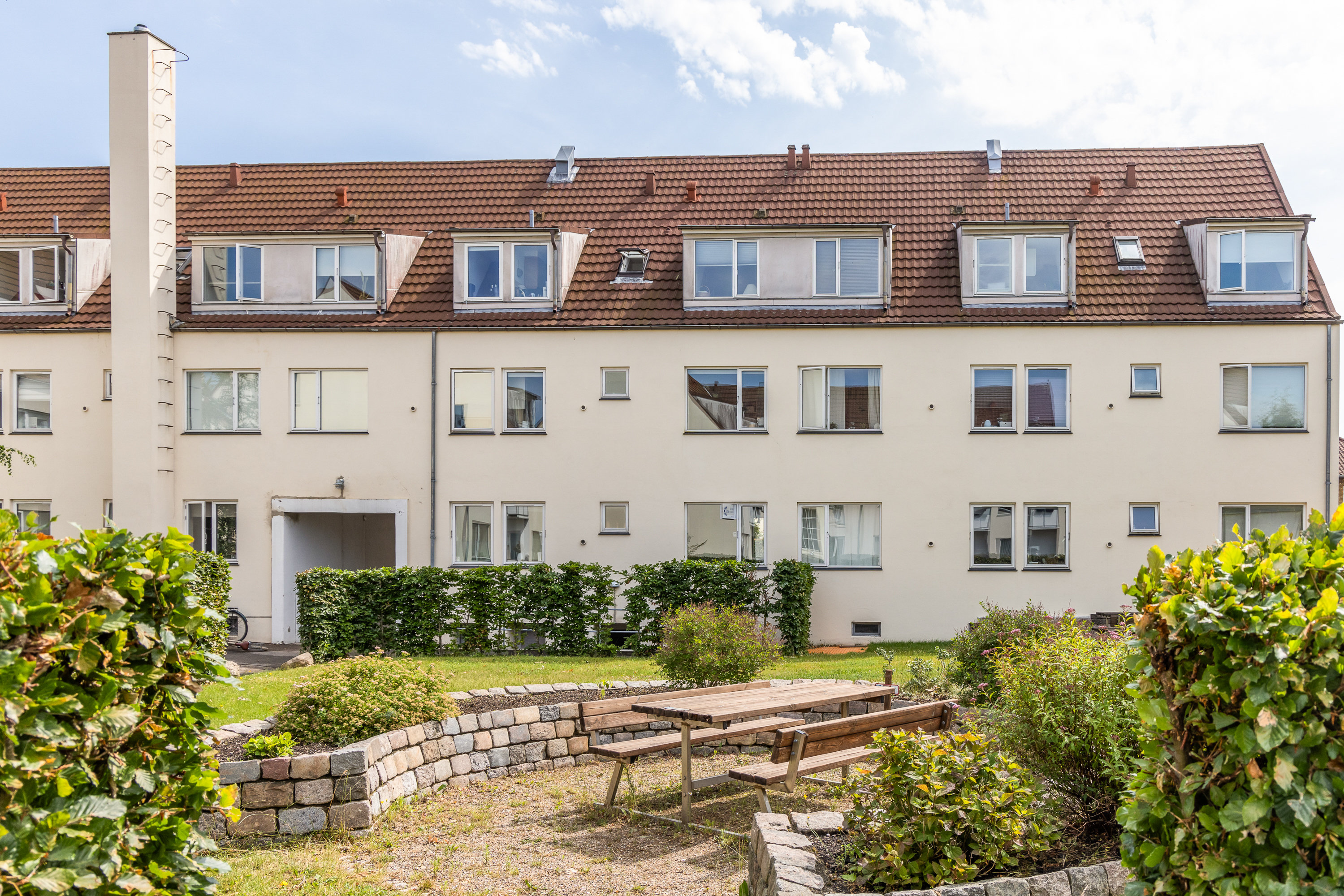 Fremhævet gårdmiljø billede i fuldskærmstilstand. Billede af Buddingevej 72C, st., 2800 Kongens Lyngby