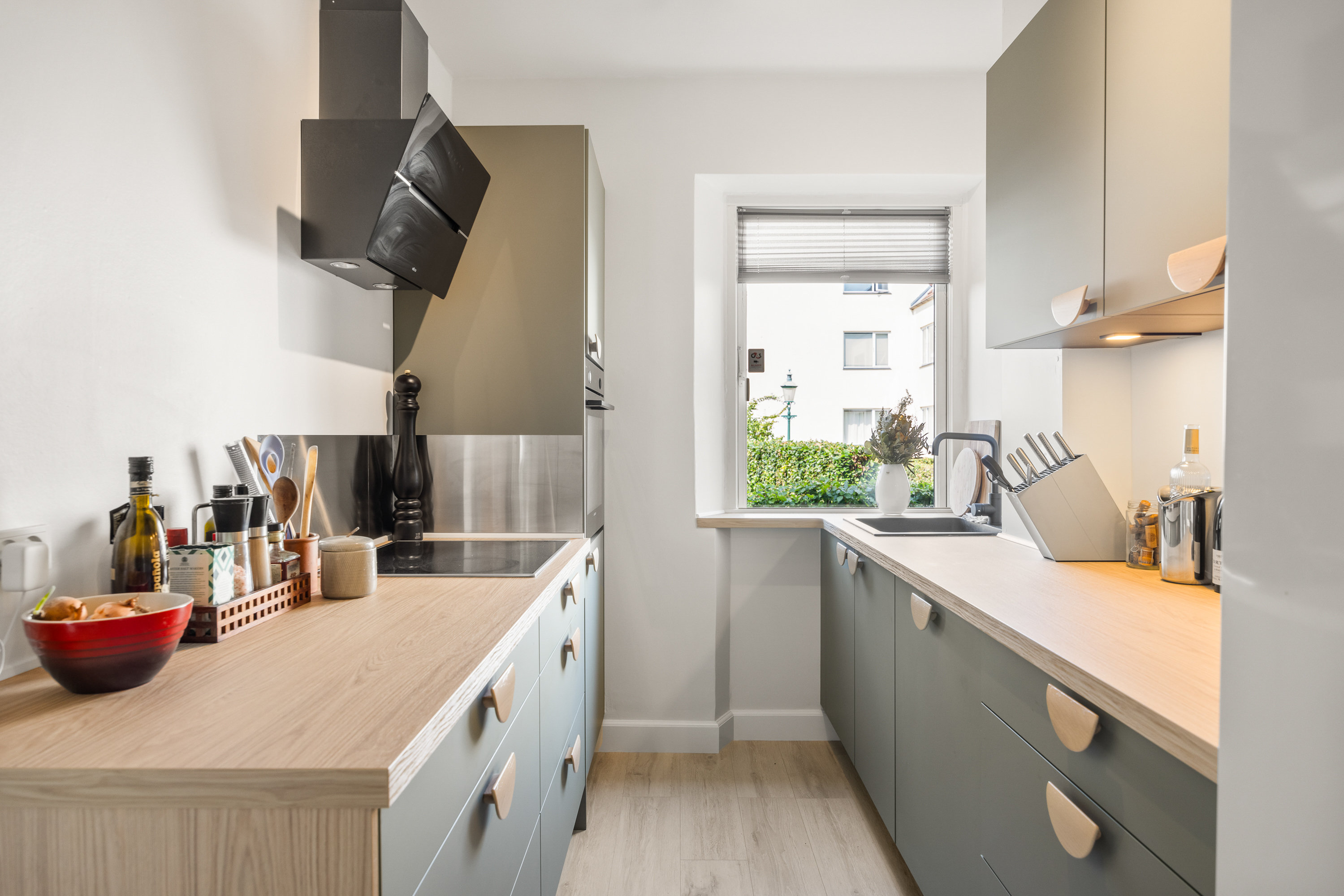Fremhævet køkken billede i fuldskærmstilstand. Billede af Buddingevej 72C, st., 2800 Kongens Lyngby