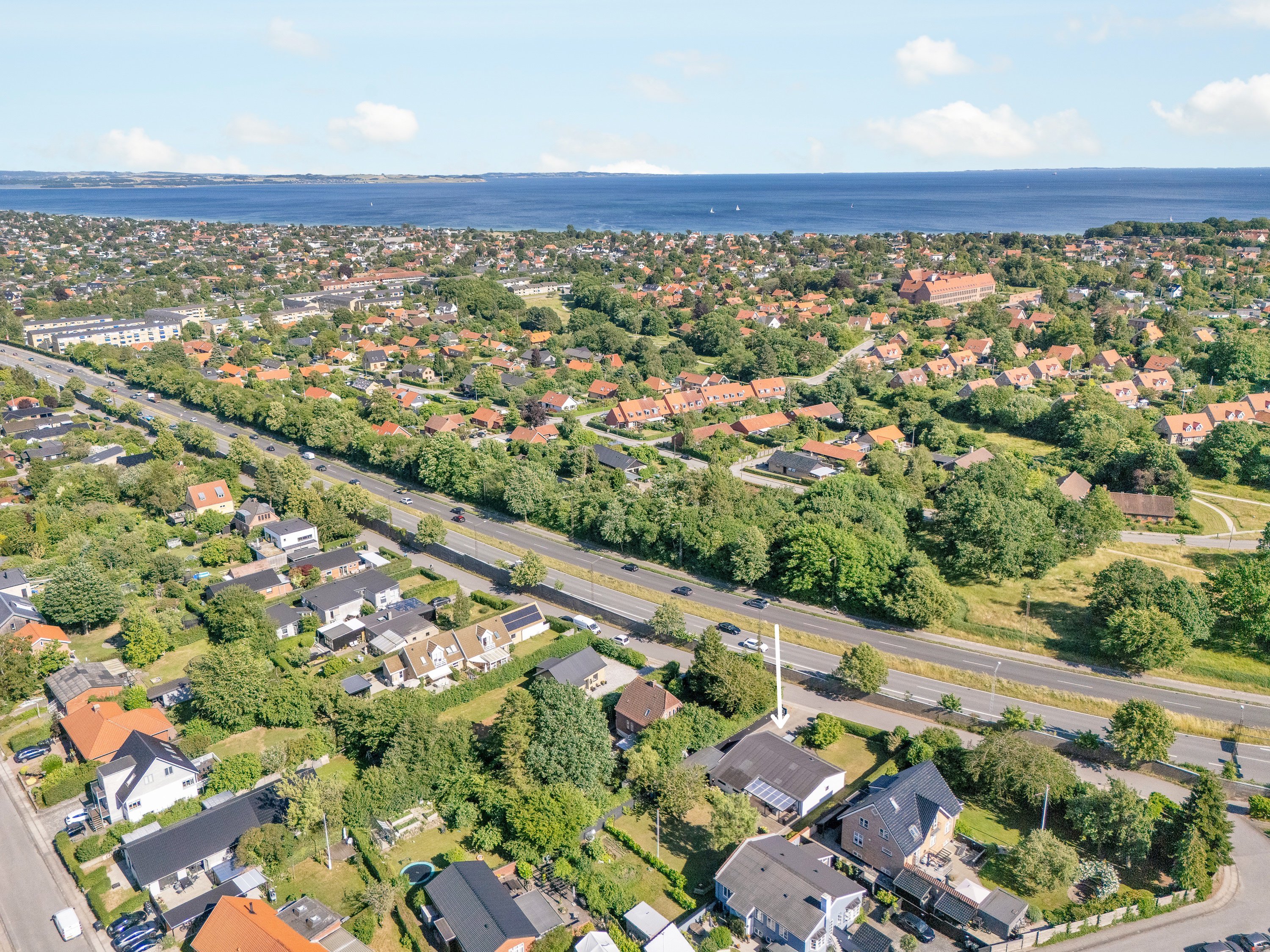 Fremhævet luftfoto billede i fuldskærmstilstand. Billede af Besservej 5, 8240 Risskov