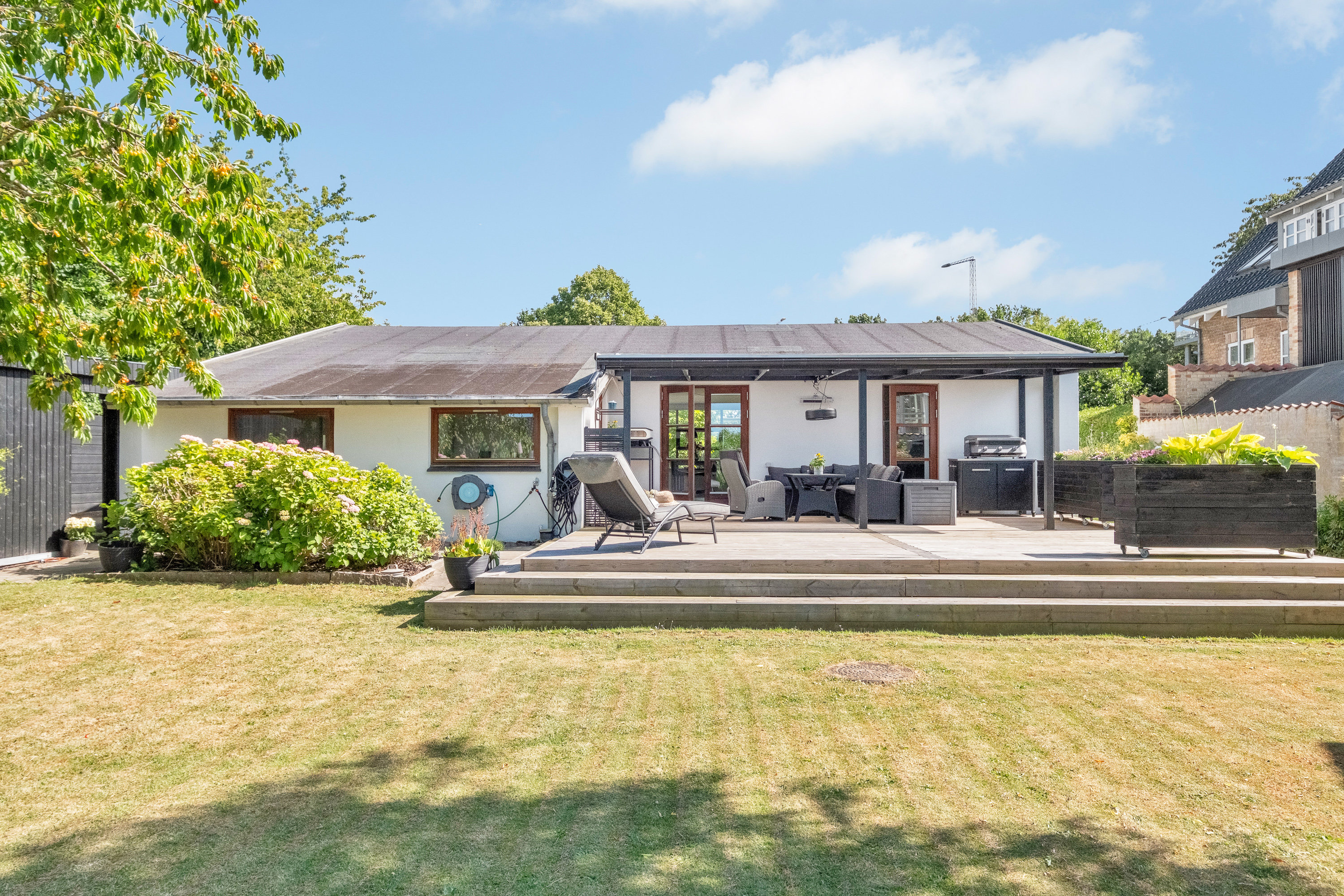 Villa: Set fra haven på Besservej 5, 8240 Risskov