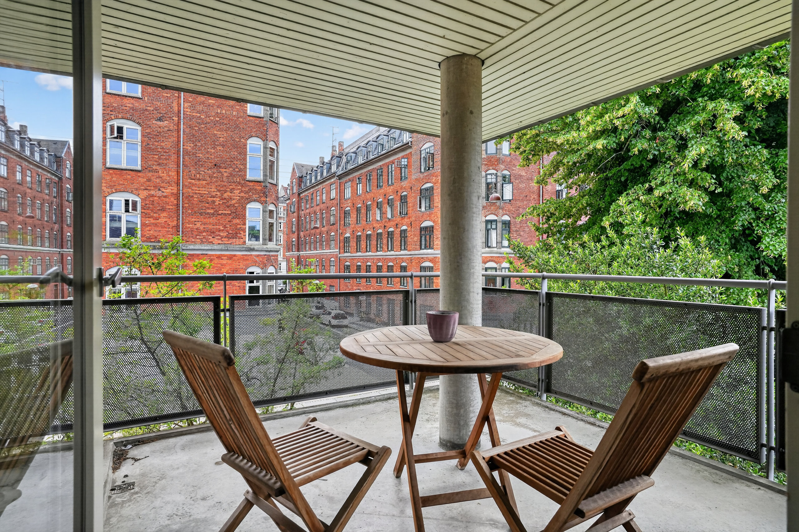 Fremhævet terrasse billede i fuldskærmstilstand. Billede af Rosenvængets Hovedvej 48, 2. 1., 2100 København Ø