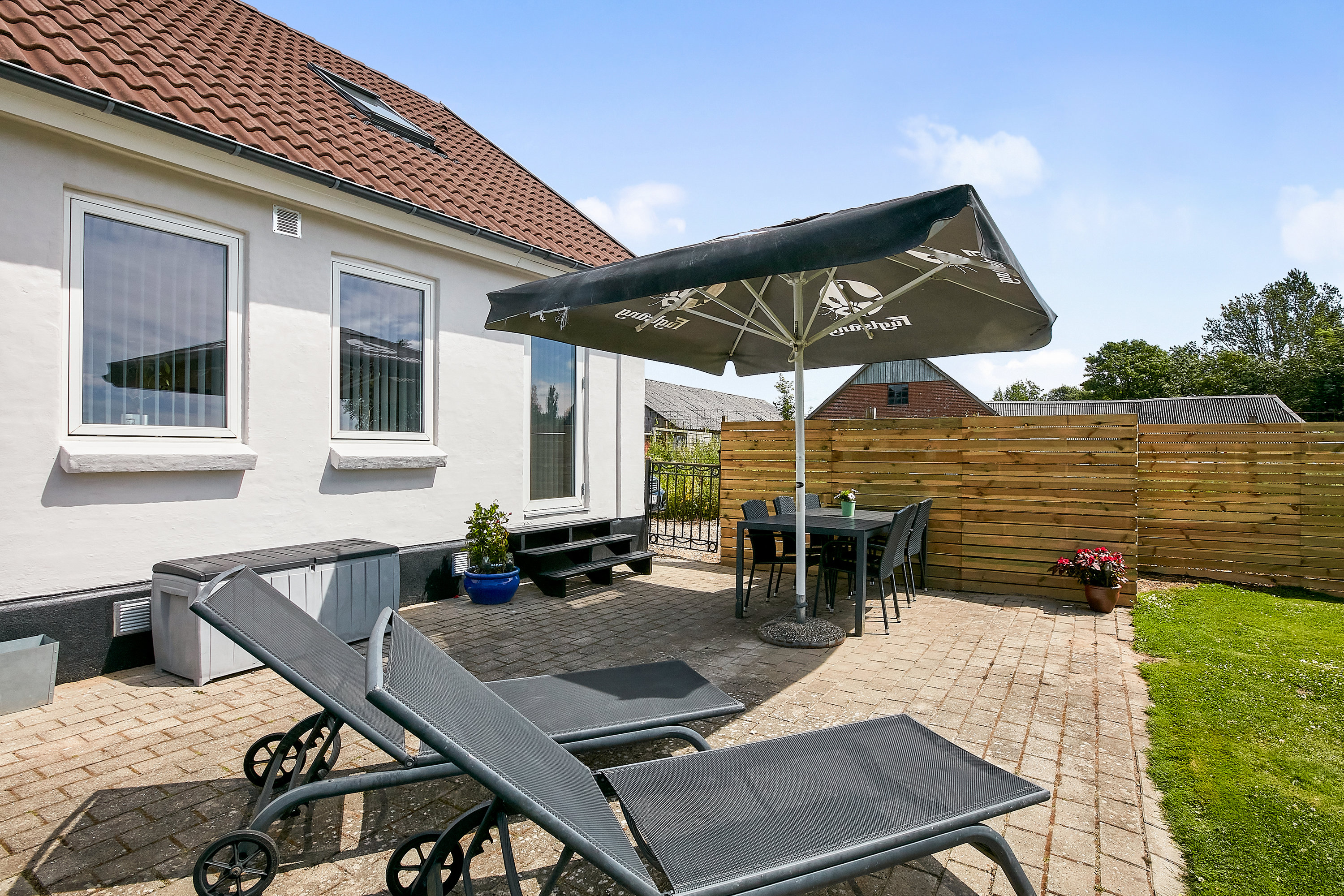 Fremhævet terrasse billede i fuldskærmstilstand. Billede af Østerenden 18, Hornborg, 8762 Flemming