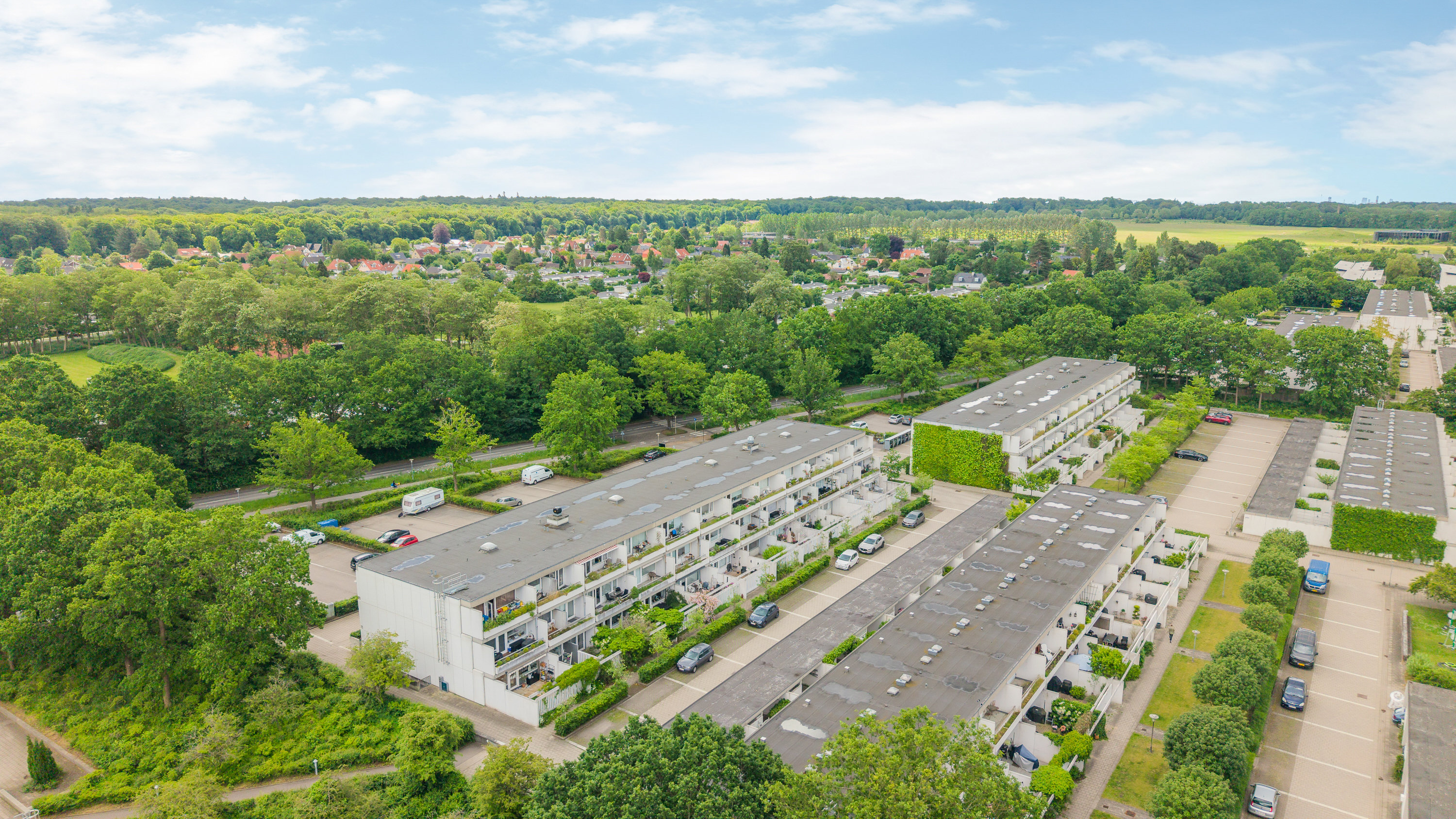 Fremhævet gårdmiljø billede i fuldskærmstilstand. Billede af Eremitageparken 207, 1. b., 2800 Kongens Lyngby