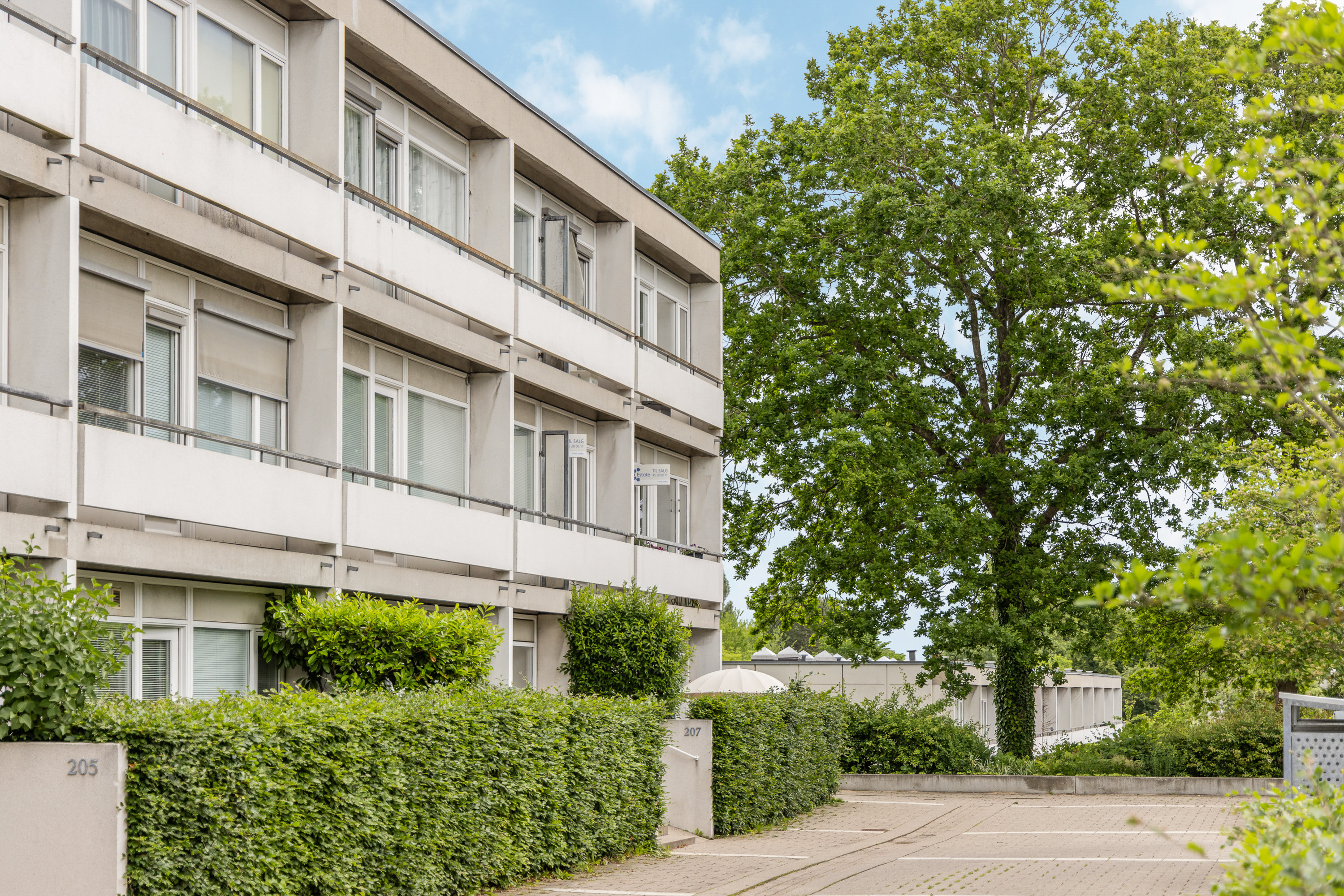 Fremhævet gårdmiljø billede i fuldskærmstilstand. Billede af Eremitageparken 207, 1. b., 2800 Kongens Lyngby