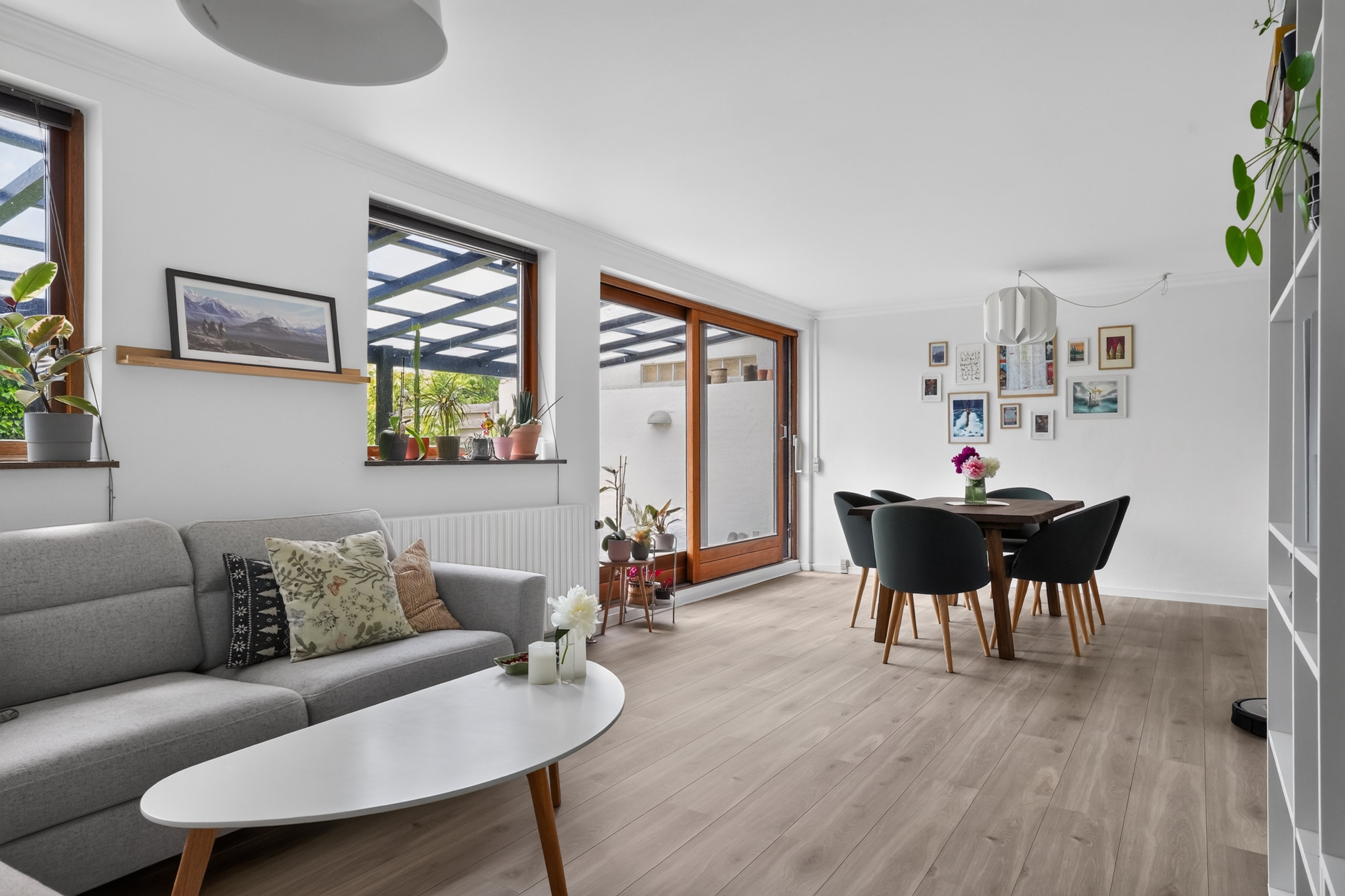 Fremhævet stue billede i fuldskærmstilstand. Billede af Tybjergvej 65A, 2720 Vanløse