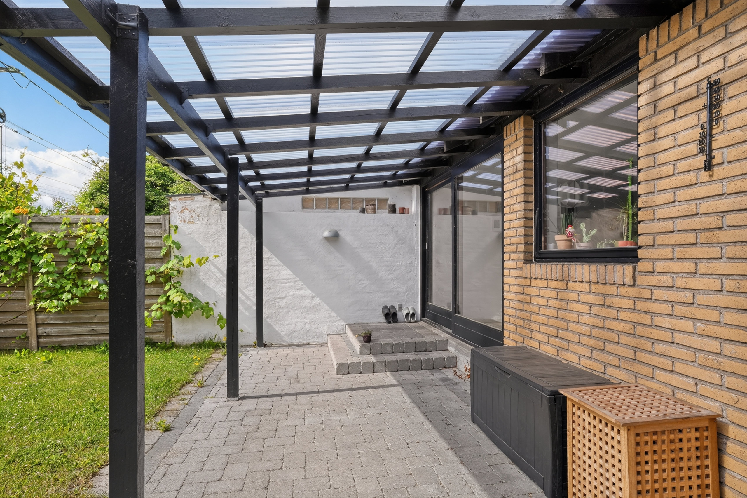 Fremhævet overdækket terrasse billede i fuldskærmstilstand. Billede af Tybjergvej 65A, 2720 Vanløse