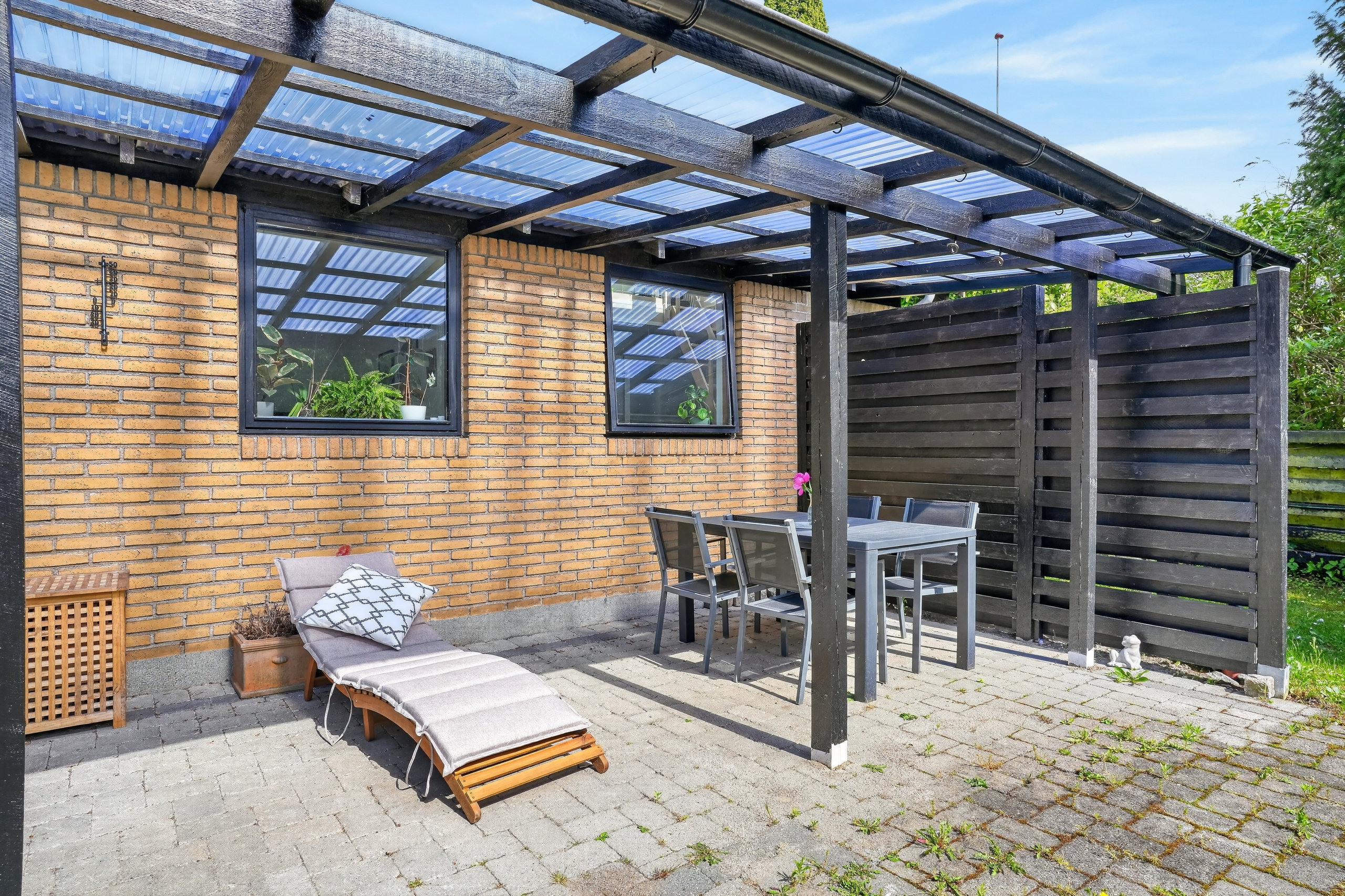 Miniaturebillede 1: overdækket terrasse. Billede af Tybjergvej 65A, 2720 Vanløse