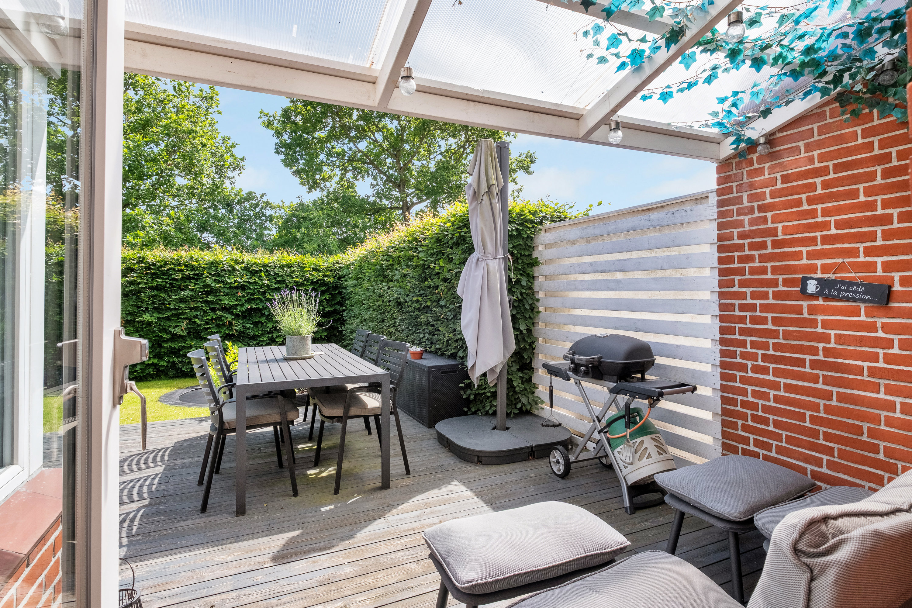 Fremhævet overdækket terrasse billede i fuldskærmstilstand. Billede af Solbærhaven 122, 8520 Lystrup