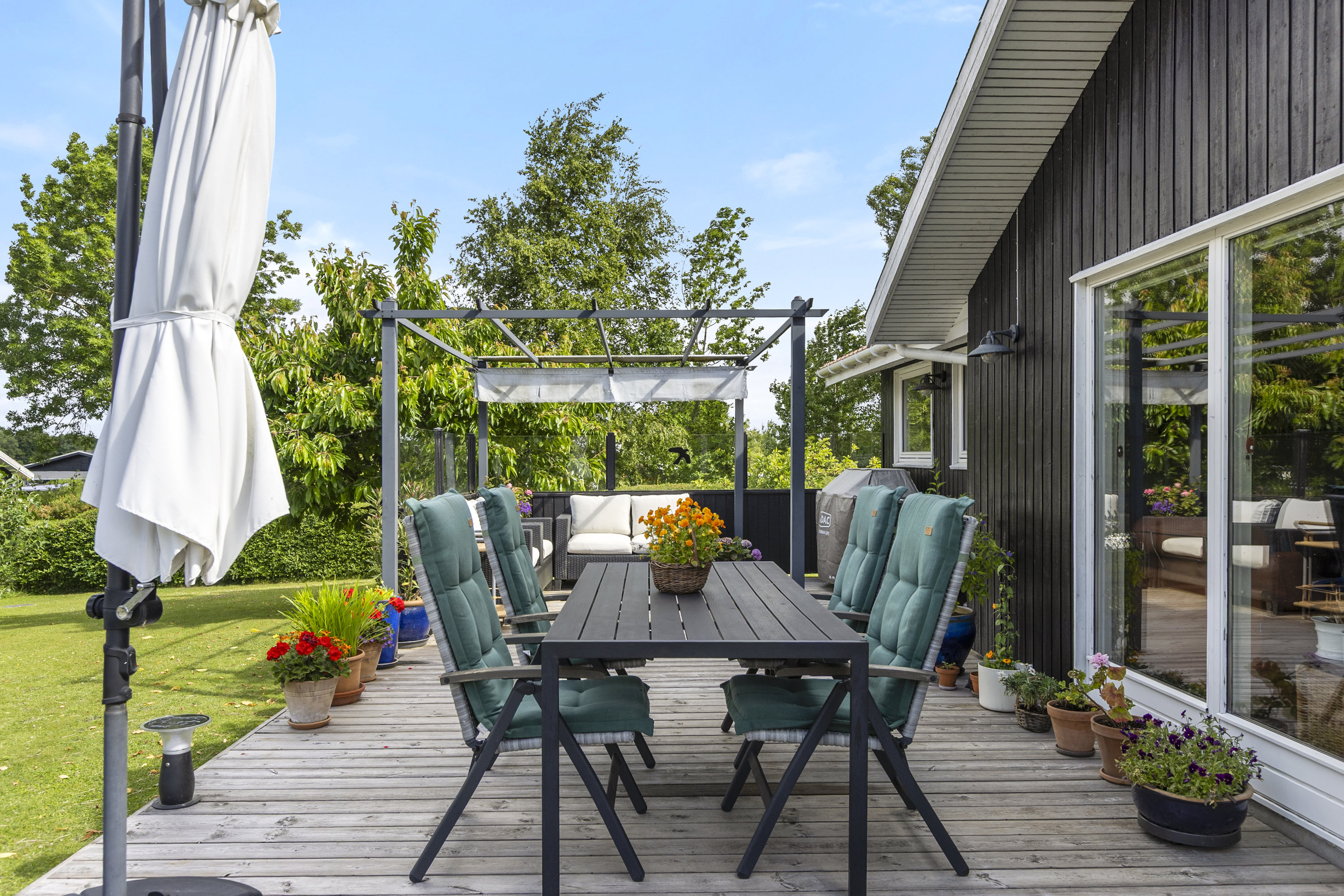 Fremhævet terrasse billede i fuldskærmstilstand. Billede af Hyllingeriis 229, Østby, 4050 Skibby