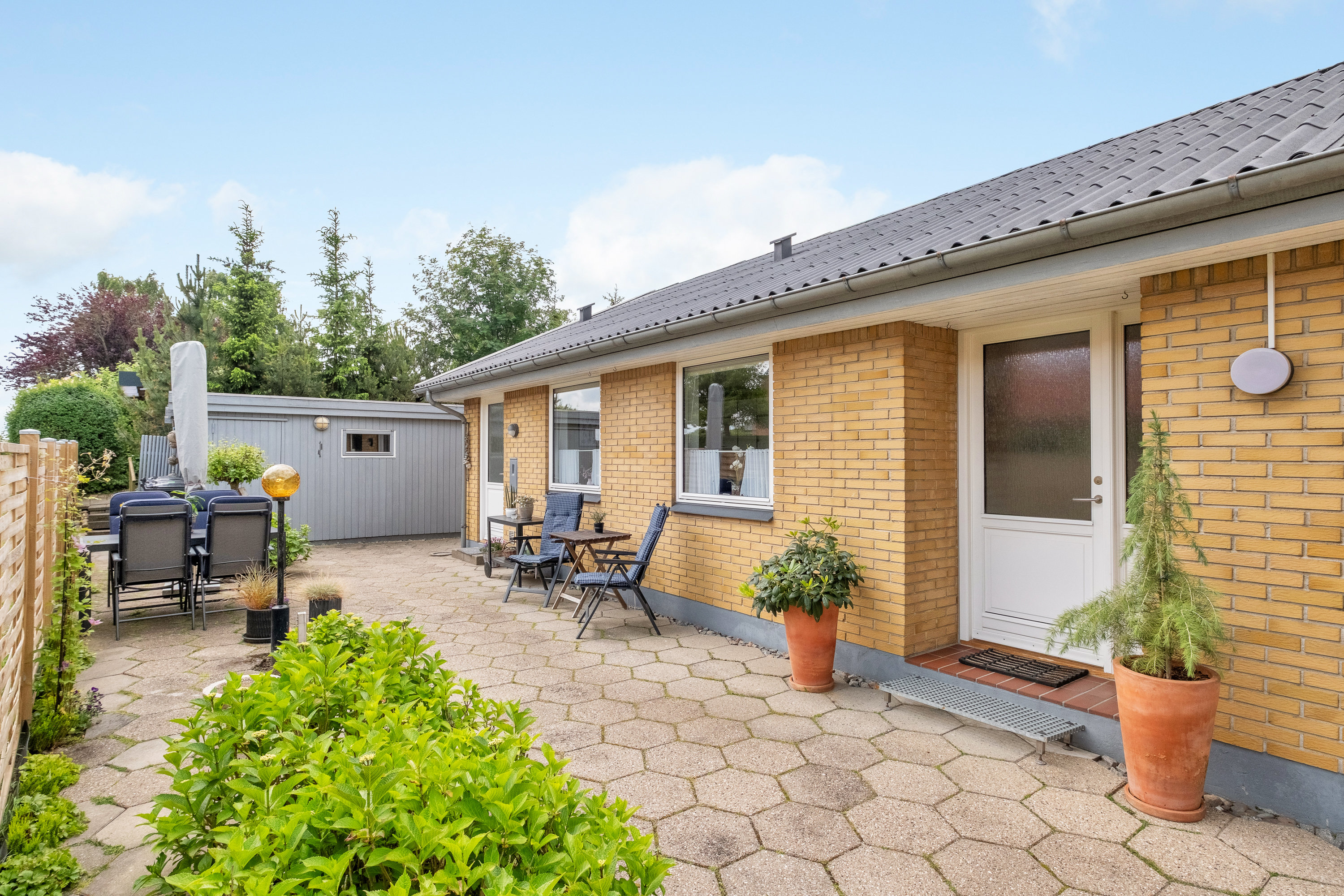 Fremhævet terrasse billede i fuldskærmstilstand. Billede af Hovmarken 53, 8520 Lystrup