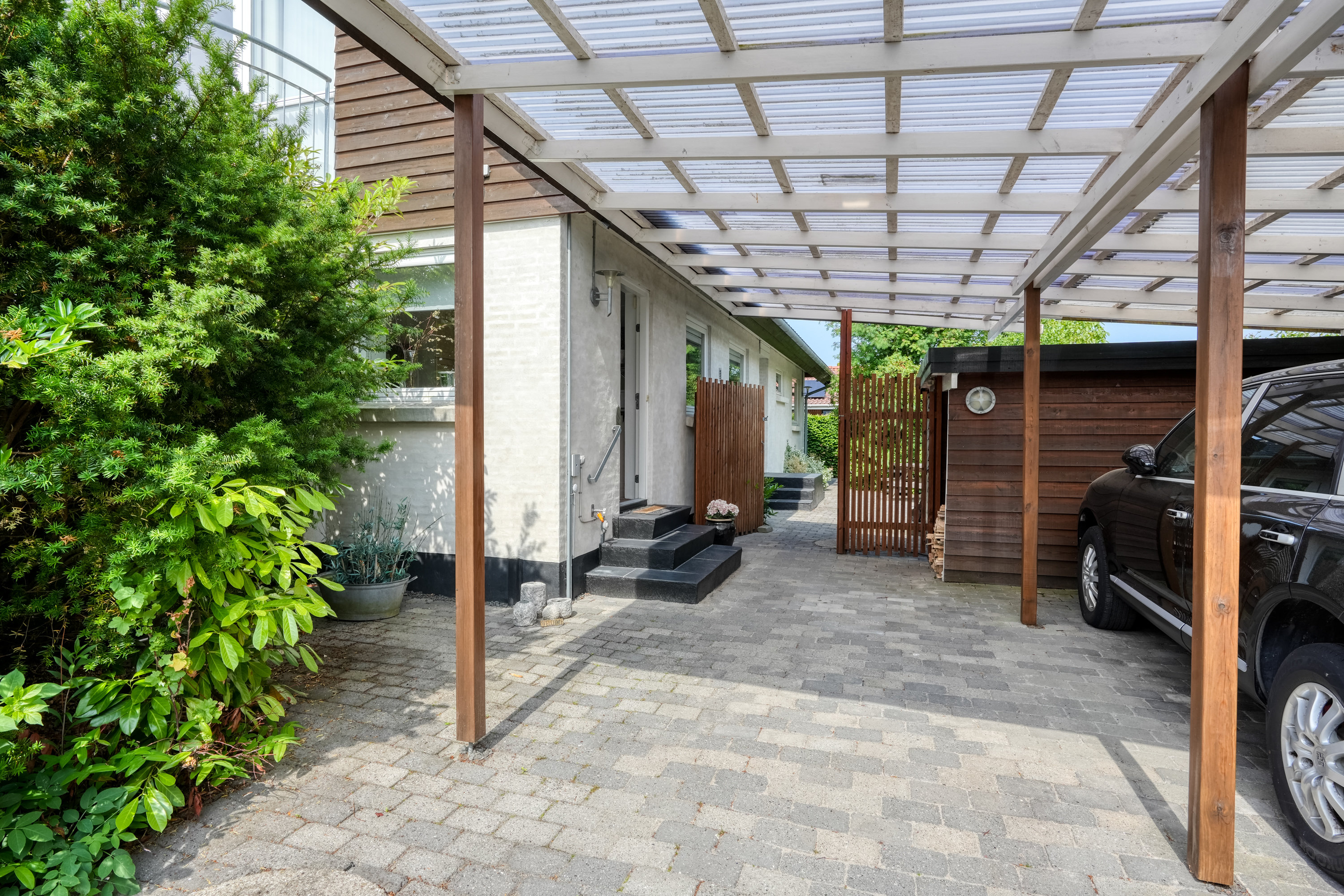 Fremhævet overdækket terrasse billede i fuldskærmstilstand. Billede af Søvangen 36, 2635 Ishøj