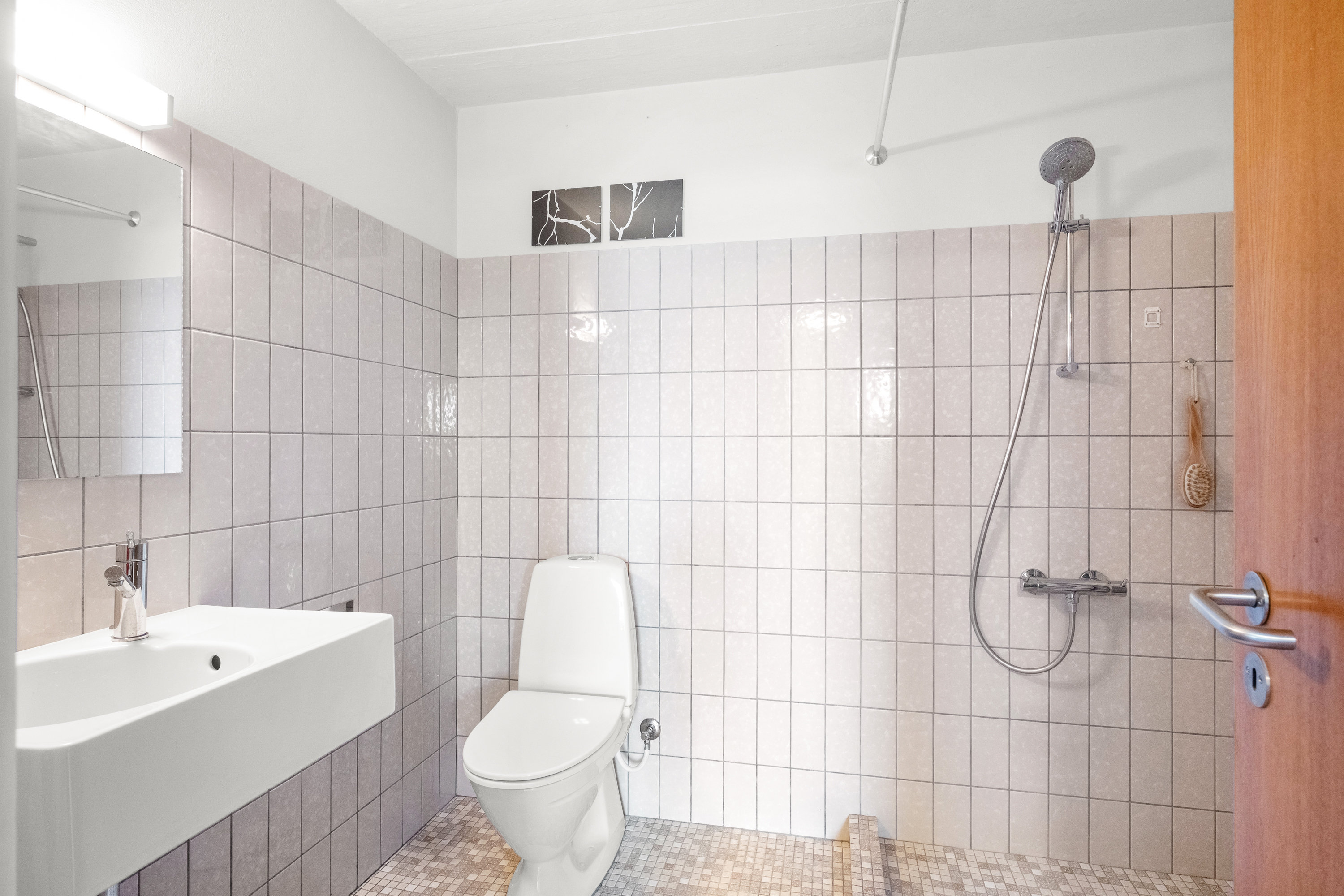 Fremhævet badeværelse billede i fuldskærmstilstand. Billede af Gammel Møllevej 7, Todbjerg, 8530 Hjortshøj