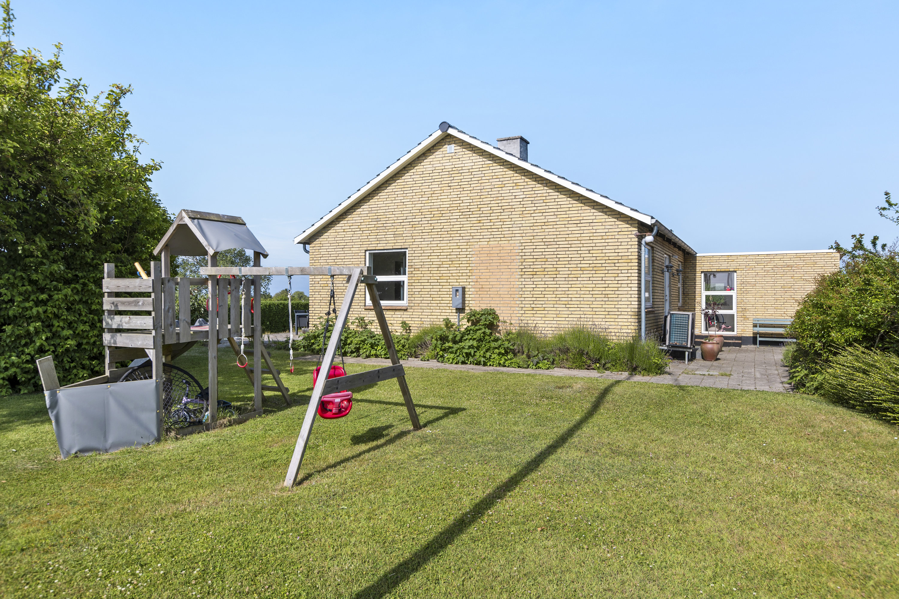 Fremhævet have billede i fuldskærmstilstand. Billede af Raklev Skillevej 37, 4400 Kalundborg
