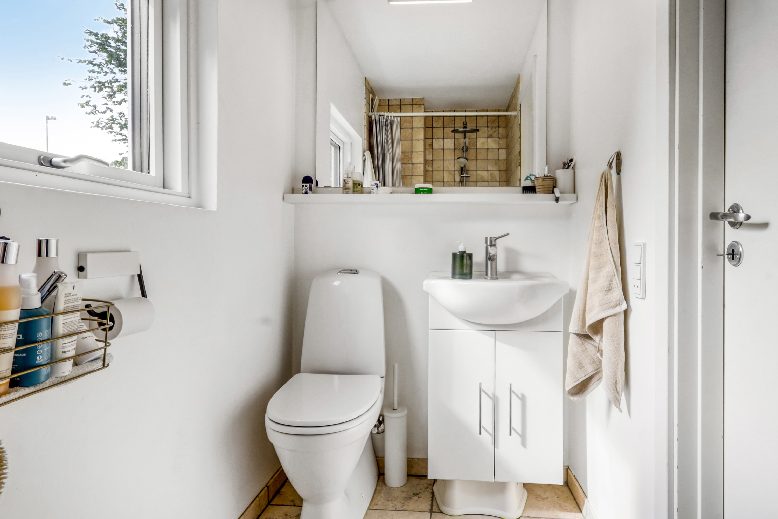 Fremhævet toilet billede i fuldskærmstilstand. Billede af Vemmenæsvej 58, Tåsinge, 5700 Svendborg