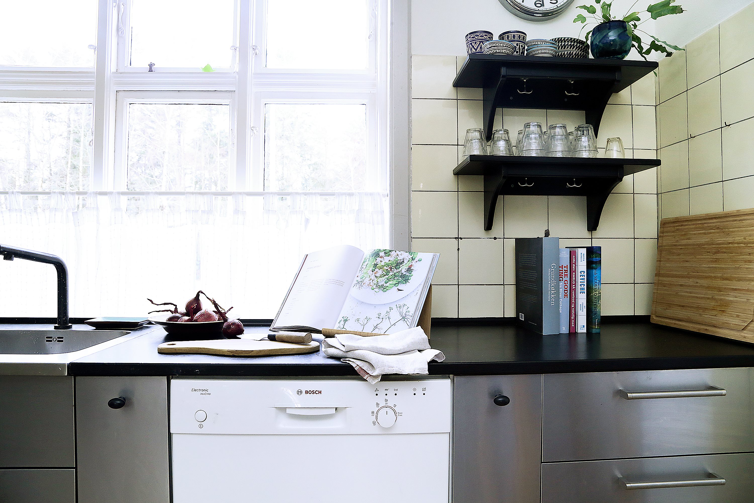 Fremhævet køkken billede i fuldskærmstilstand. Billede af Hals Skolevej 1B, 2., Byrum, 9940 Læsø