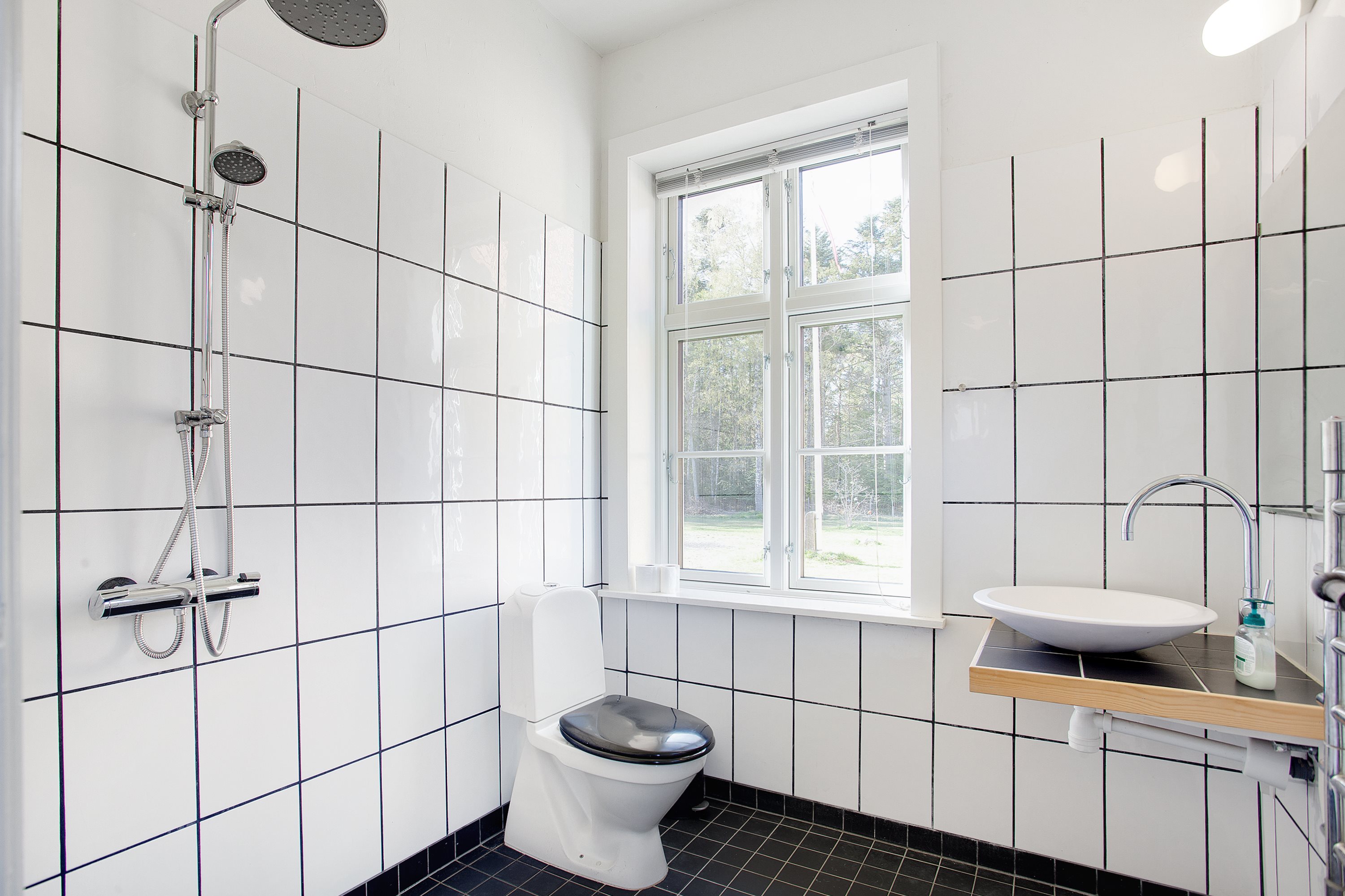 Fremhævet badeværelse billede i fuldskærmstilstand. Billede af Hals Skolevej 1B, 2., Byrum, 9940 Læsø