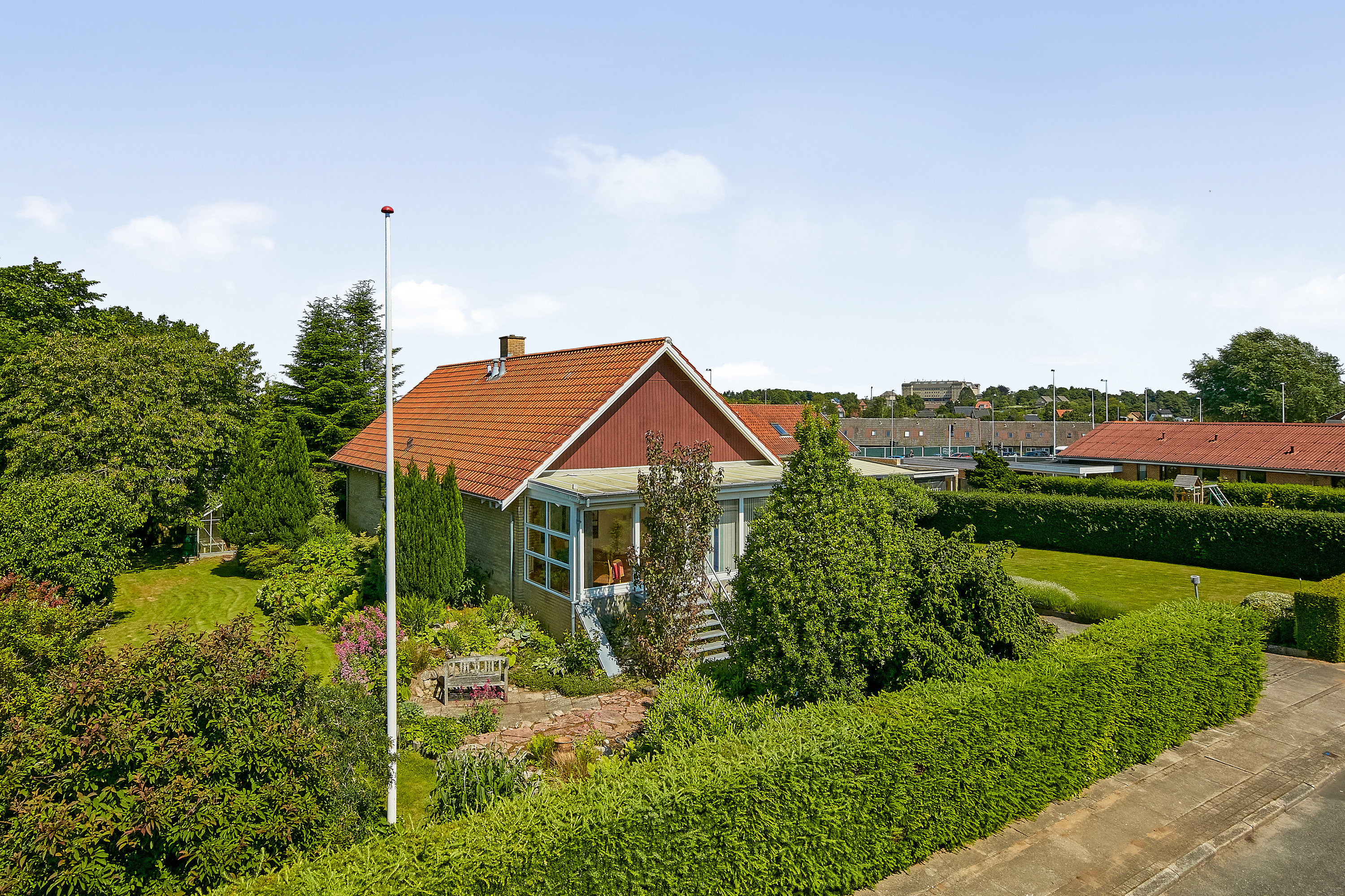 Fremhævet facade billede i fuldskærmstilstand. Billede af Teglvænget 20, Bygholm, 8700 Horsens