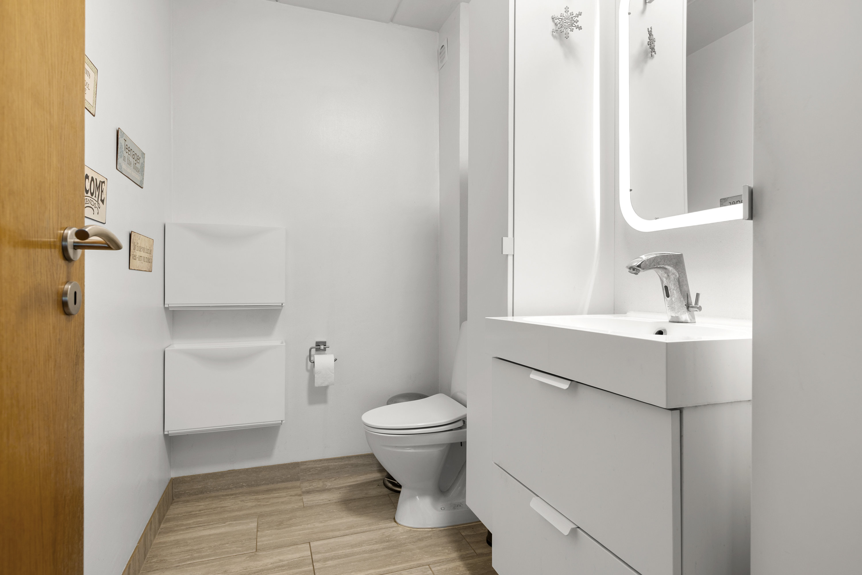 Fremhævet toilet billede i fuldskærmstilstand. Billede af Herthalund 26, 4200 Slagelse