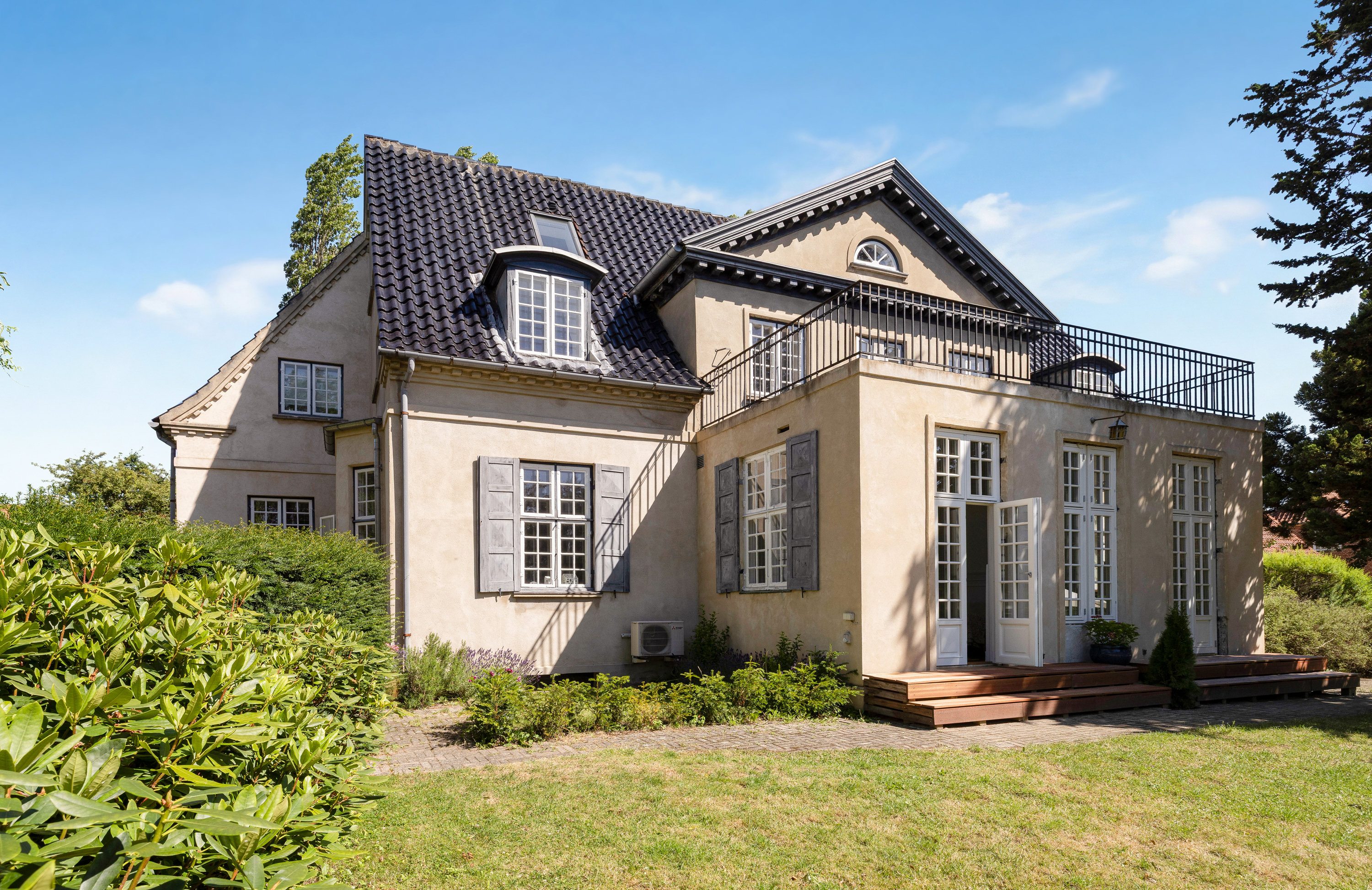 Fremhævet facade billede i fuldskærmstilstand. Billede af Hans Jensens Vej 15, st. th., 2900 Hellerup