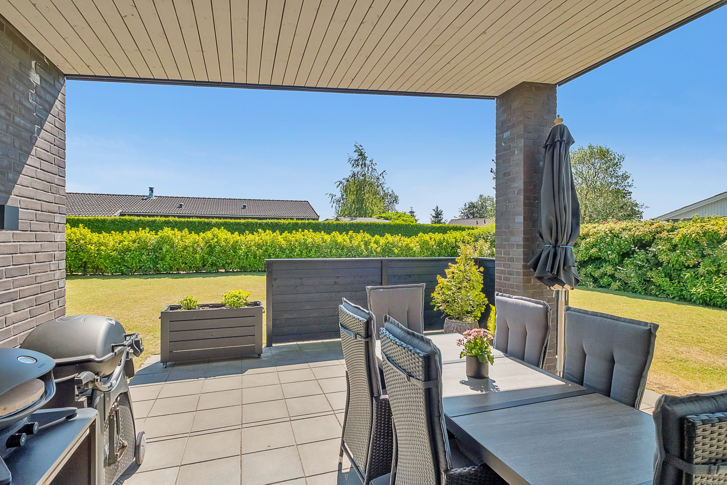 Fremhævet overdækket terrasse billede i fuldskærmstilstand. Billede af Bjergfyrvej 3, 8250 Egå