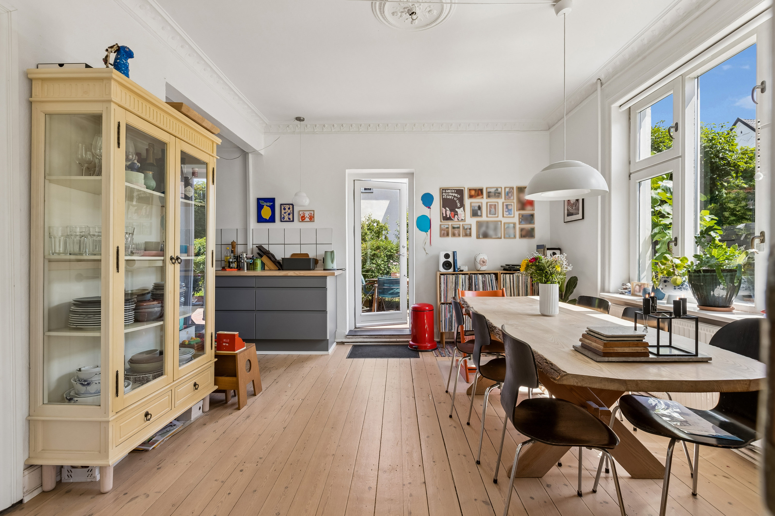 Fremhævet stue billede i fuldskærmstilstand. Billede af Kastrupvej 35, st., 2300 København S