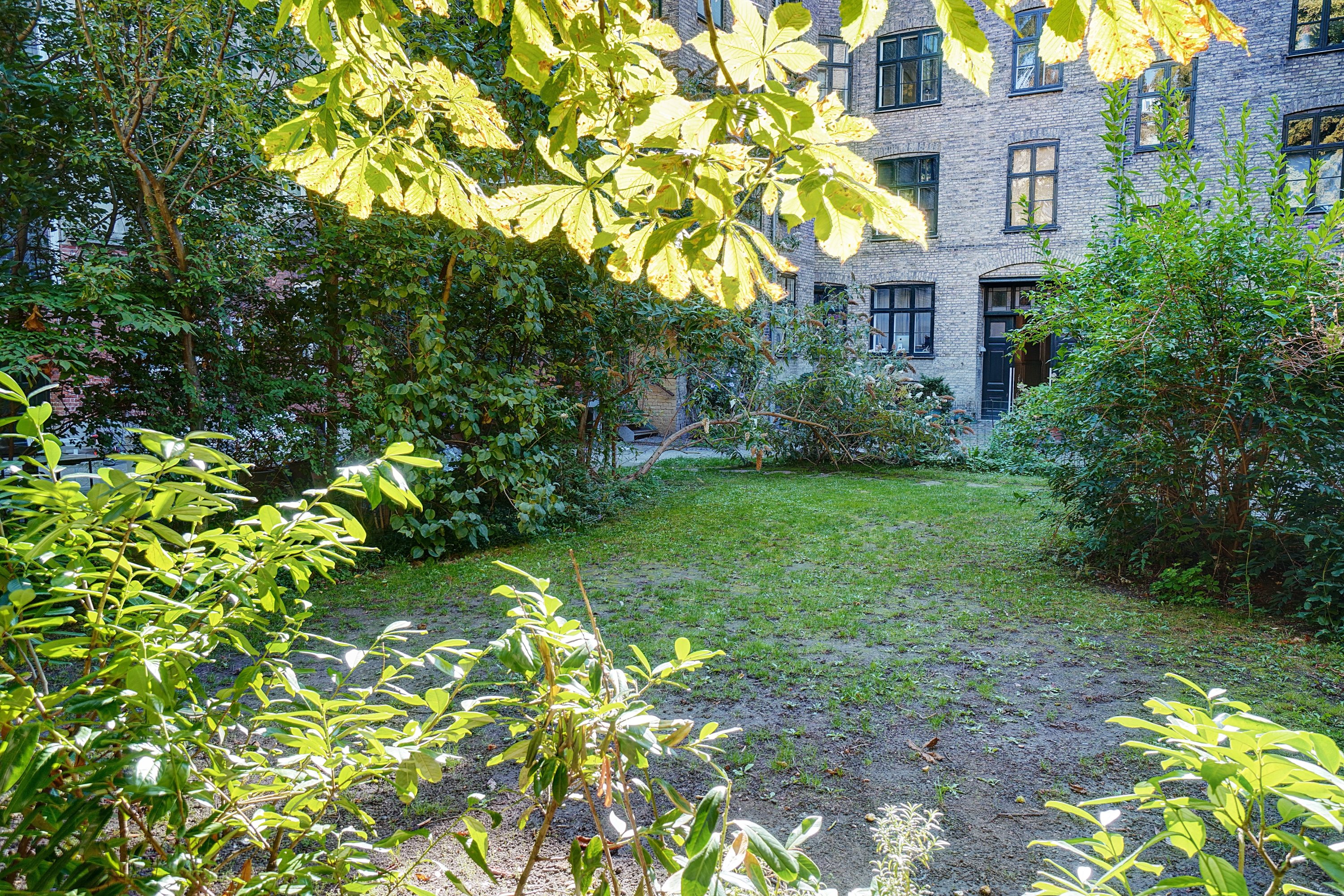 Fremhævet gårdmiljø billede i fuldskærmstilstand. Billede af Classensgade 17B, 5. tv., 2100 København Ø