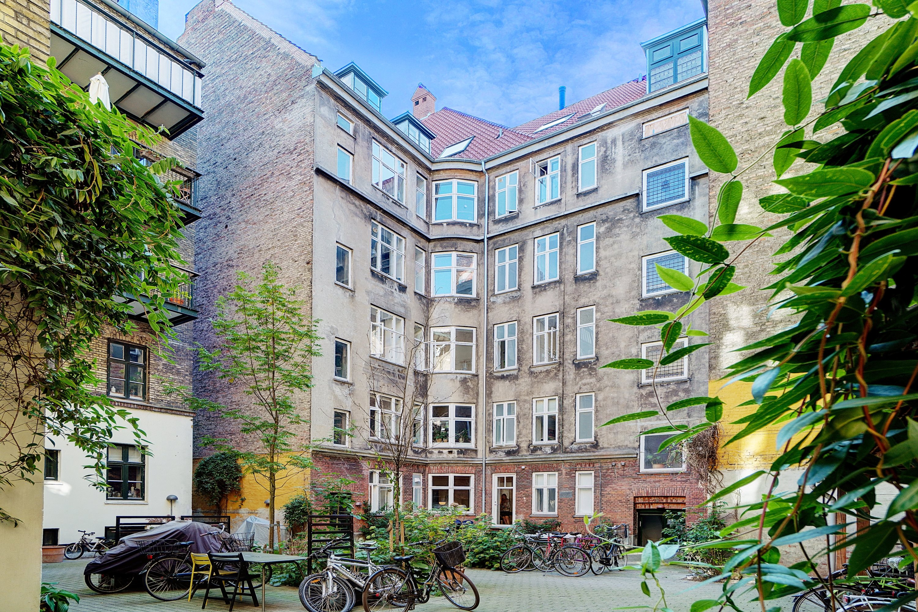 Fremhævet gårdmiljø billede i fuldskærmstilstand. Billede af Classensgade 17B, 5. tv., 2100 København Ø