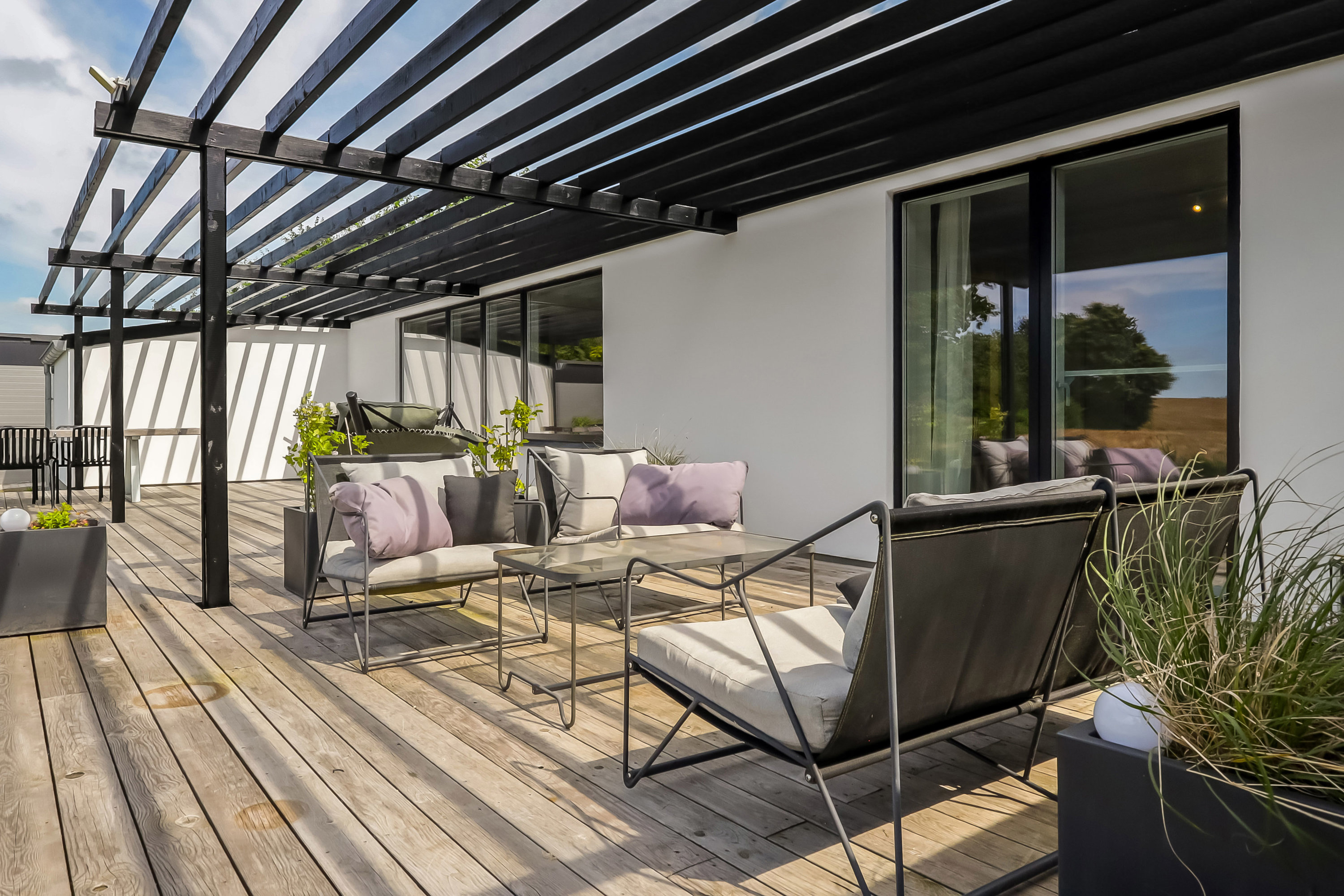 Fremhævet terrasse billede i fuldskærmstilstand. Billede af Skovsbovænge 2, Skovsbo, 5700 Svendborg