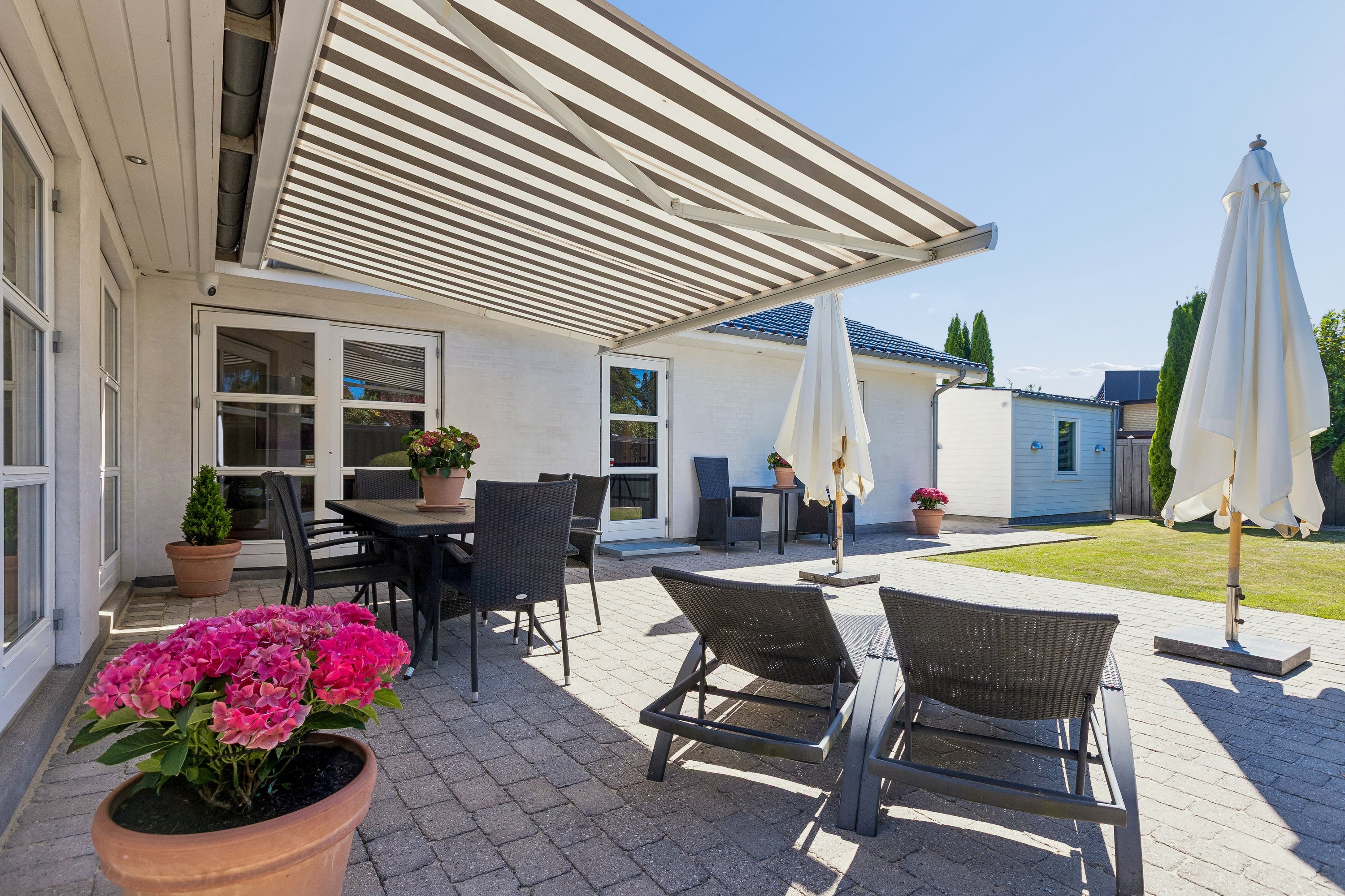 Fremhævet terrasse billede i fuldskærmstilstand. Billede af Præstefælledvej 68, 2770 Kastrup