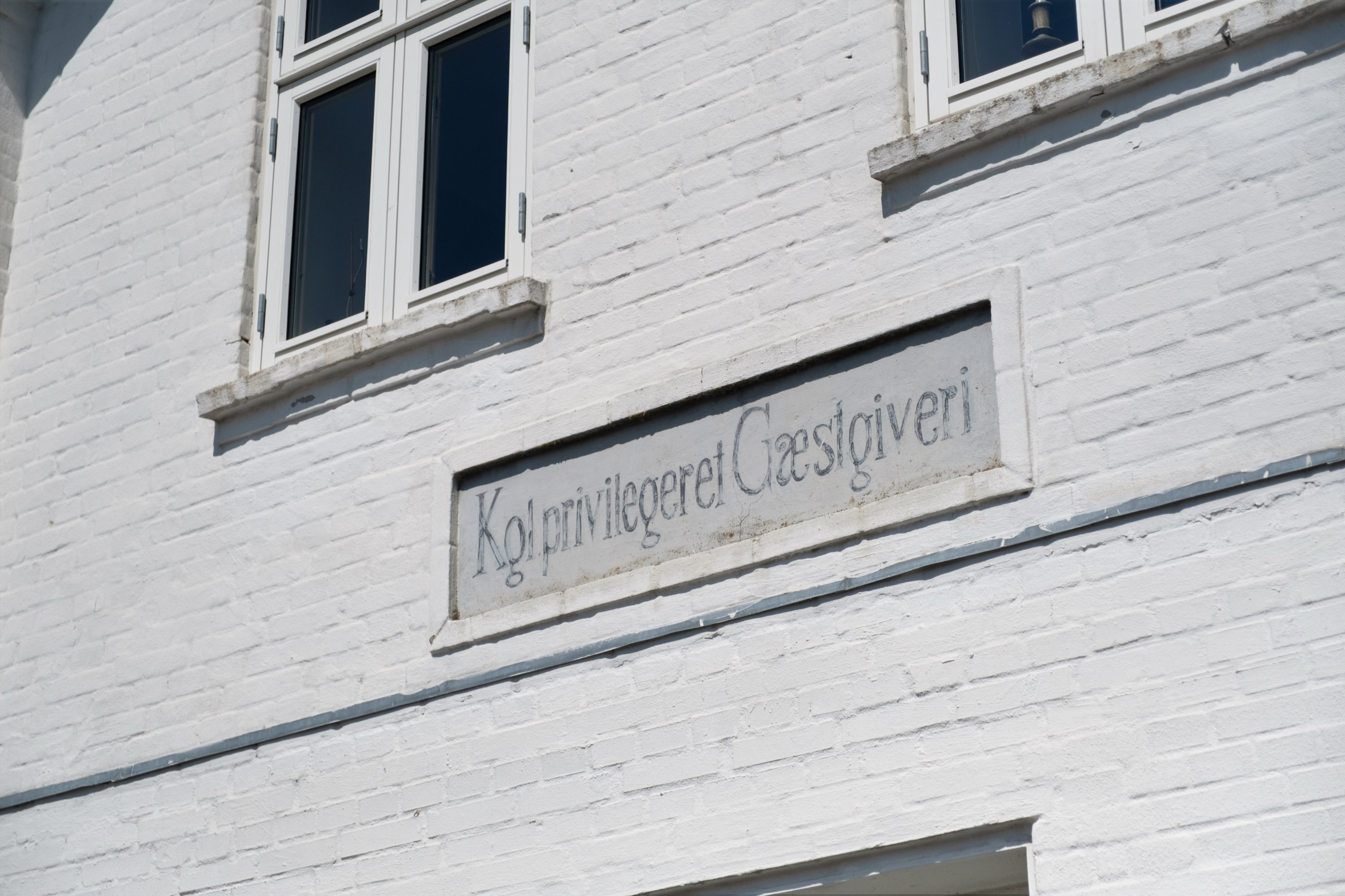 Fremhævet facade billede i fuldskærmstilstand. Billede af Gl. Byvej 8, Ellinge, 5540 Ullerslev
