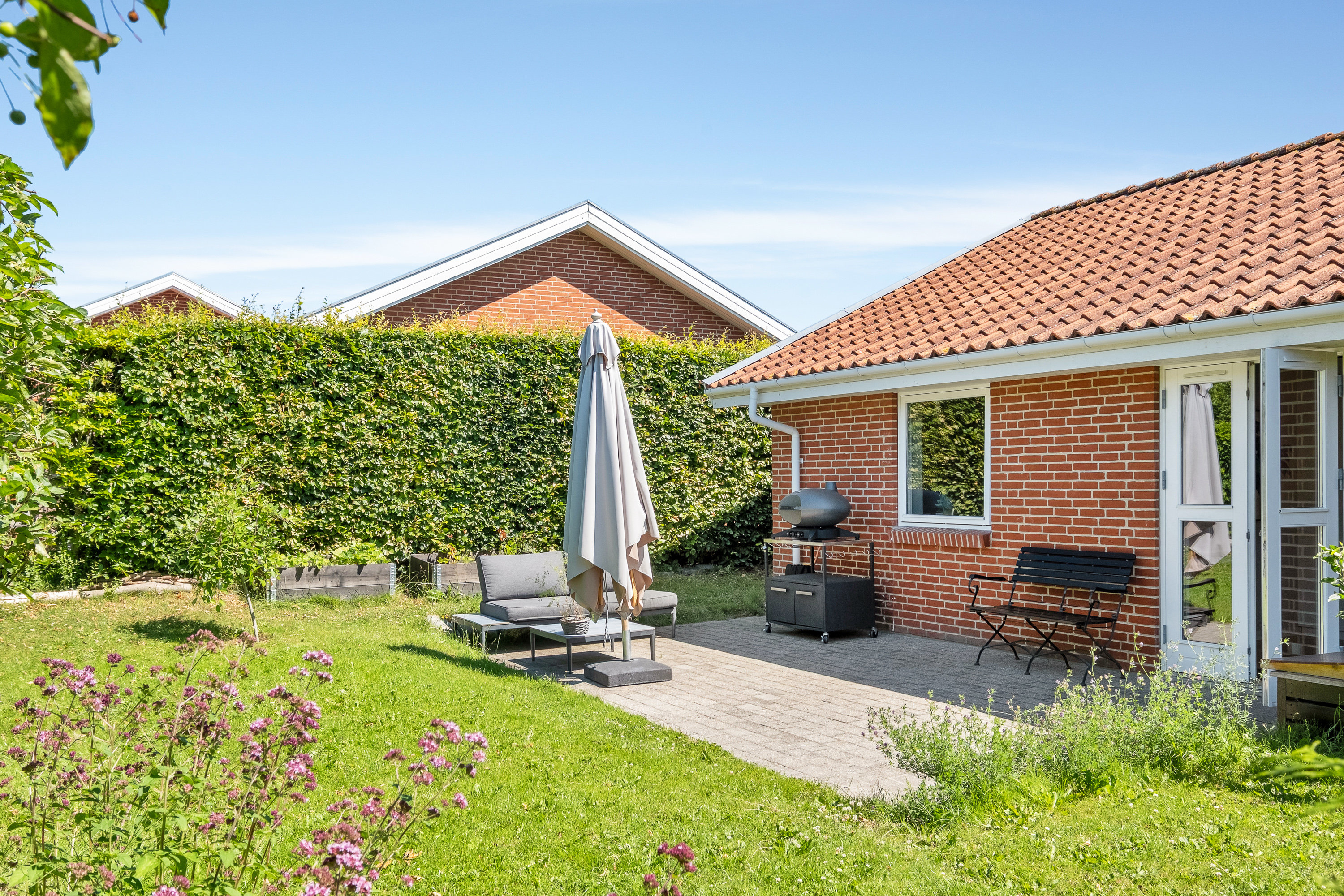 Fremhævet terrasse billede i fuldskærmstilstand. Billede af Bøgehaven 8, 8520 Lystrup