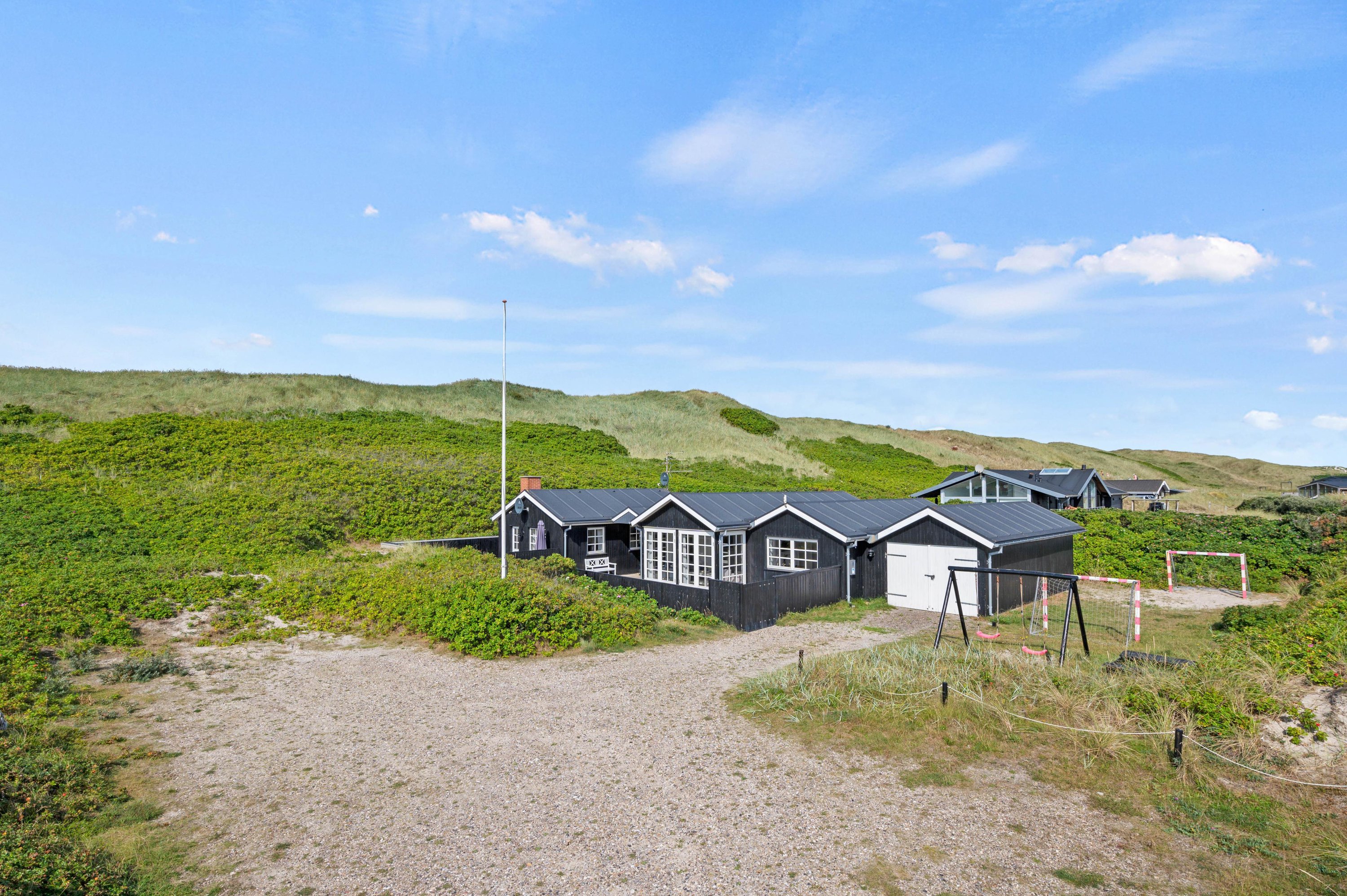 Fremhævet  billede i fuldskærmstilstand. Billede af Julianevej 190, Bjerregaard, 6960 Hvide Sande