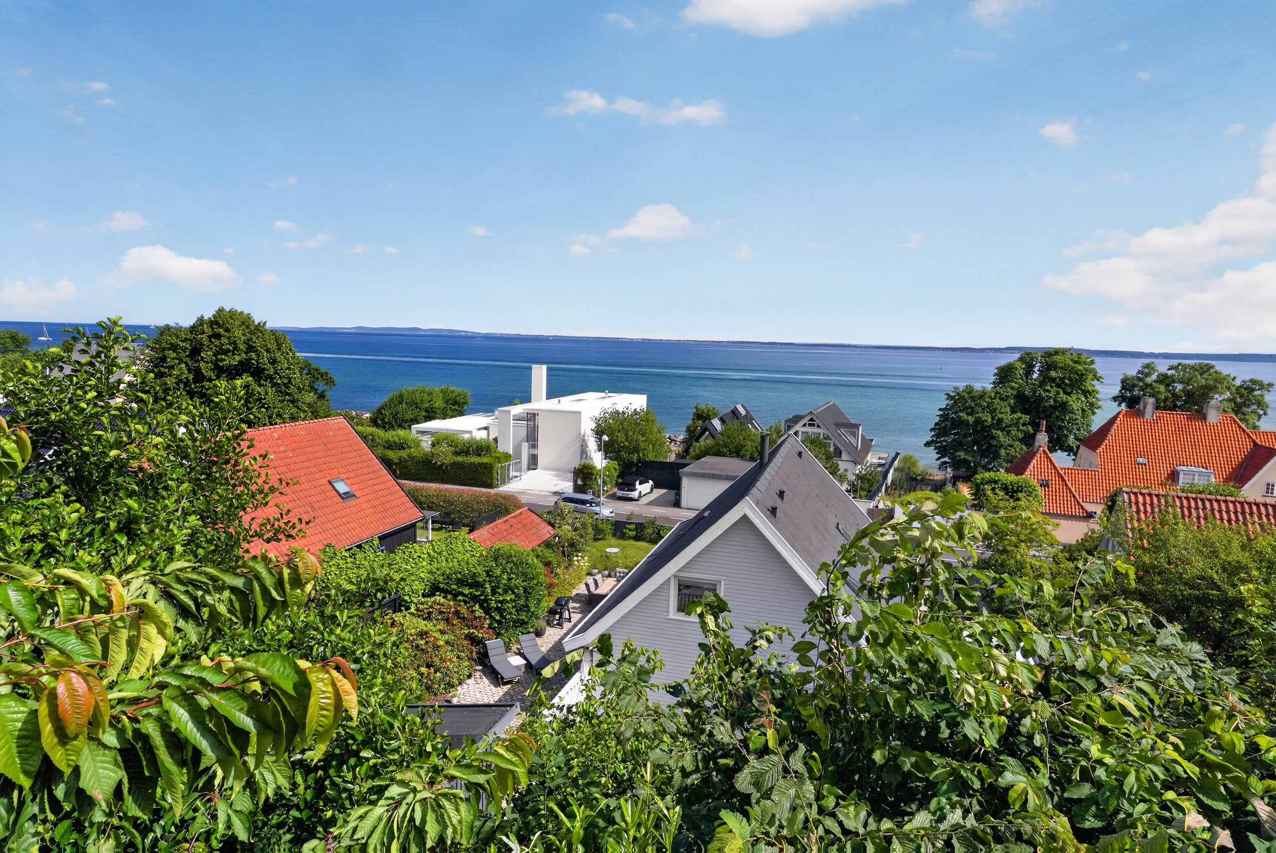 Fremhævet luftfoto billede i fuldskærmstilstand. Billede af Nordre Strandvej 217A, 3140 Ålsgårde