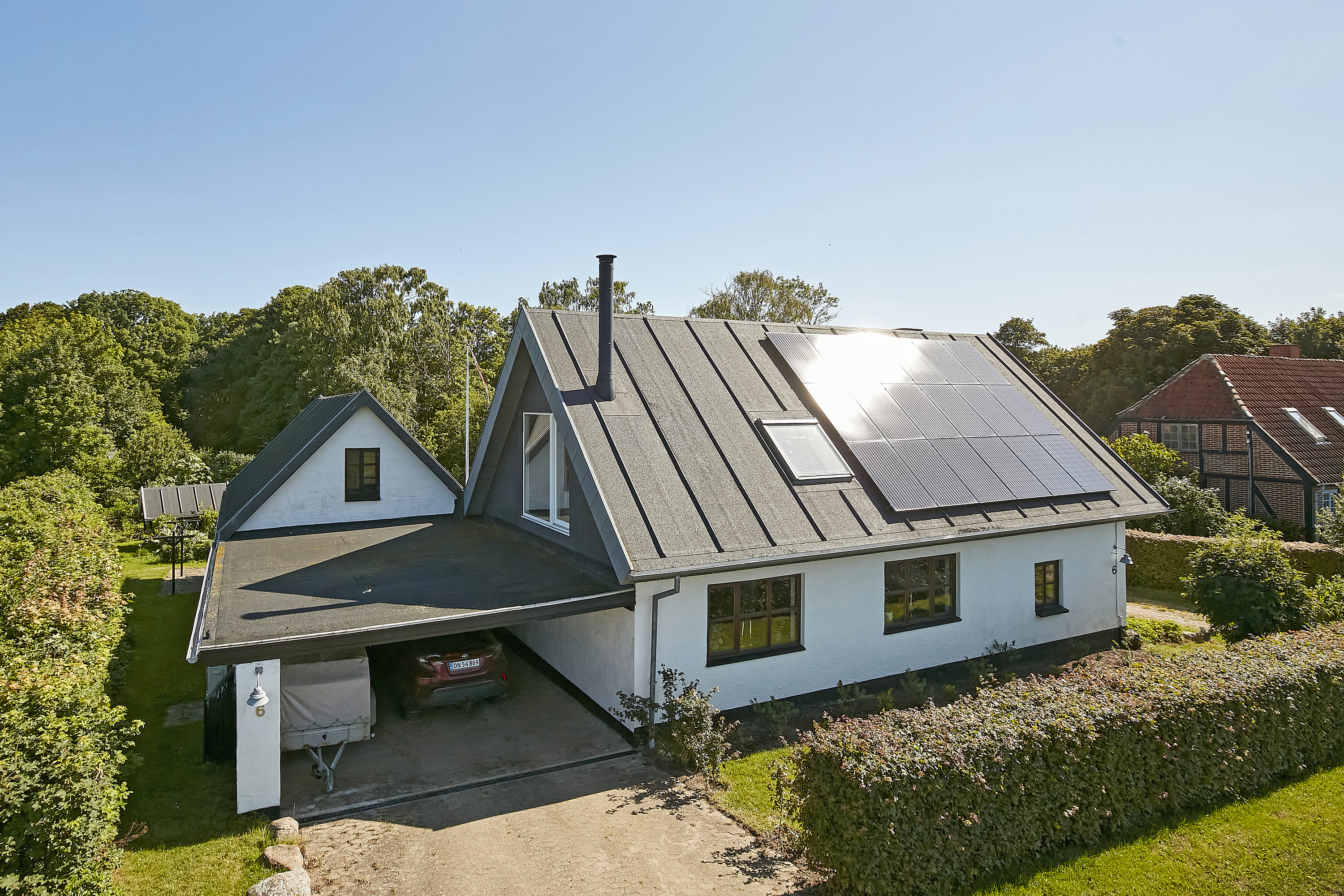 Fremhævet facade billede i fuldskærmstilstand. Billede af Bisholt Strandvej 6, Bisholt, 7130 Juelsminde