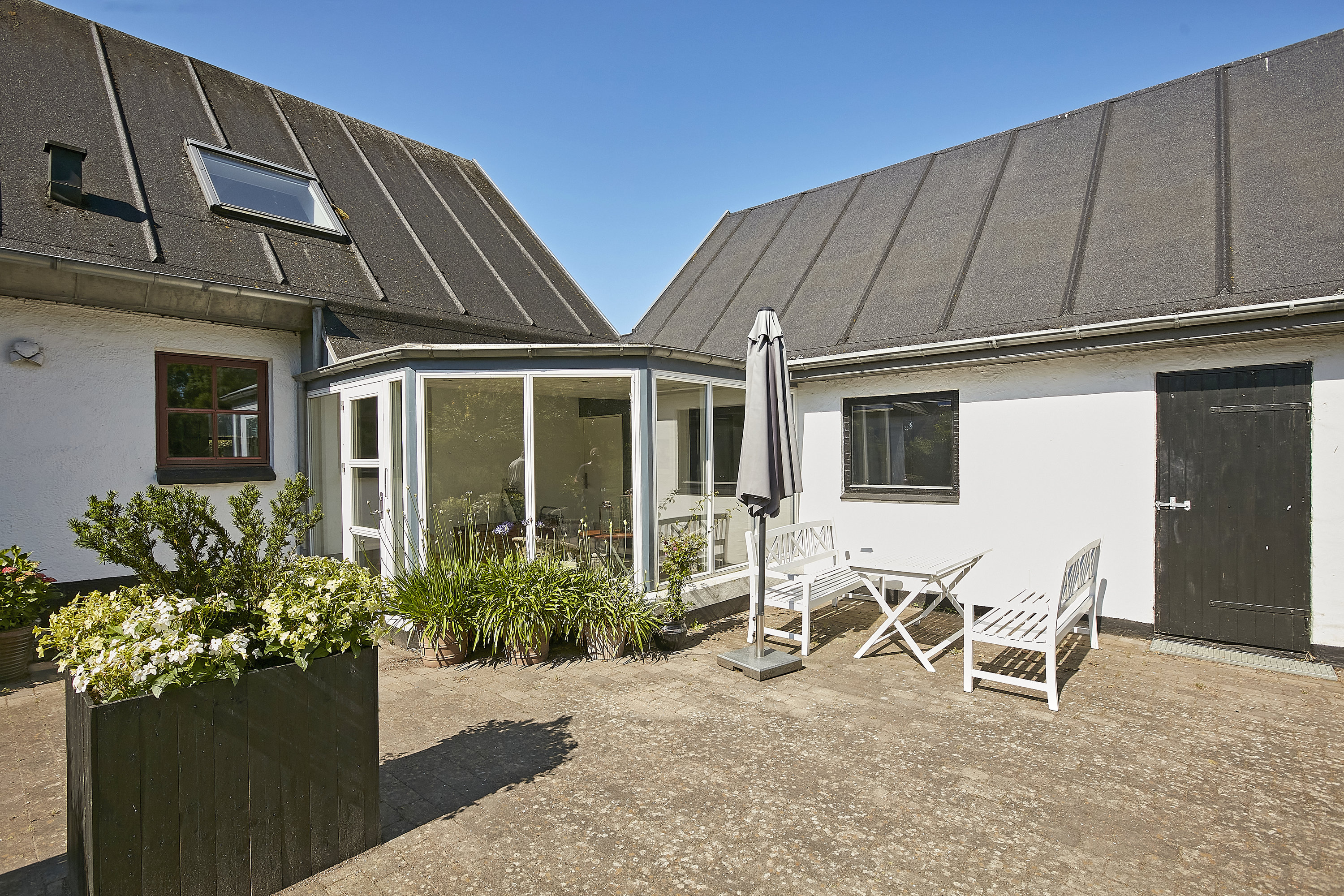 Fremhævet terrasse billede i fuldskærmstilstand. Billede af Bisholt Strandvej 6, Bisholt, 7130 Juelsminde