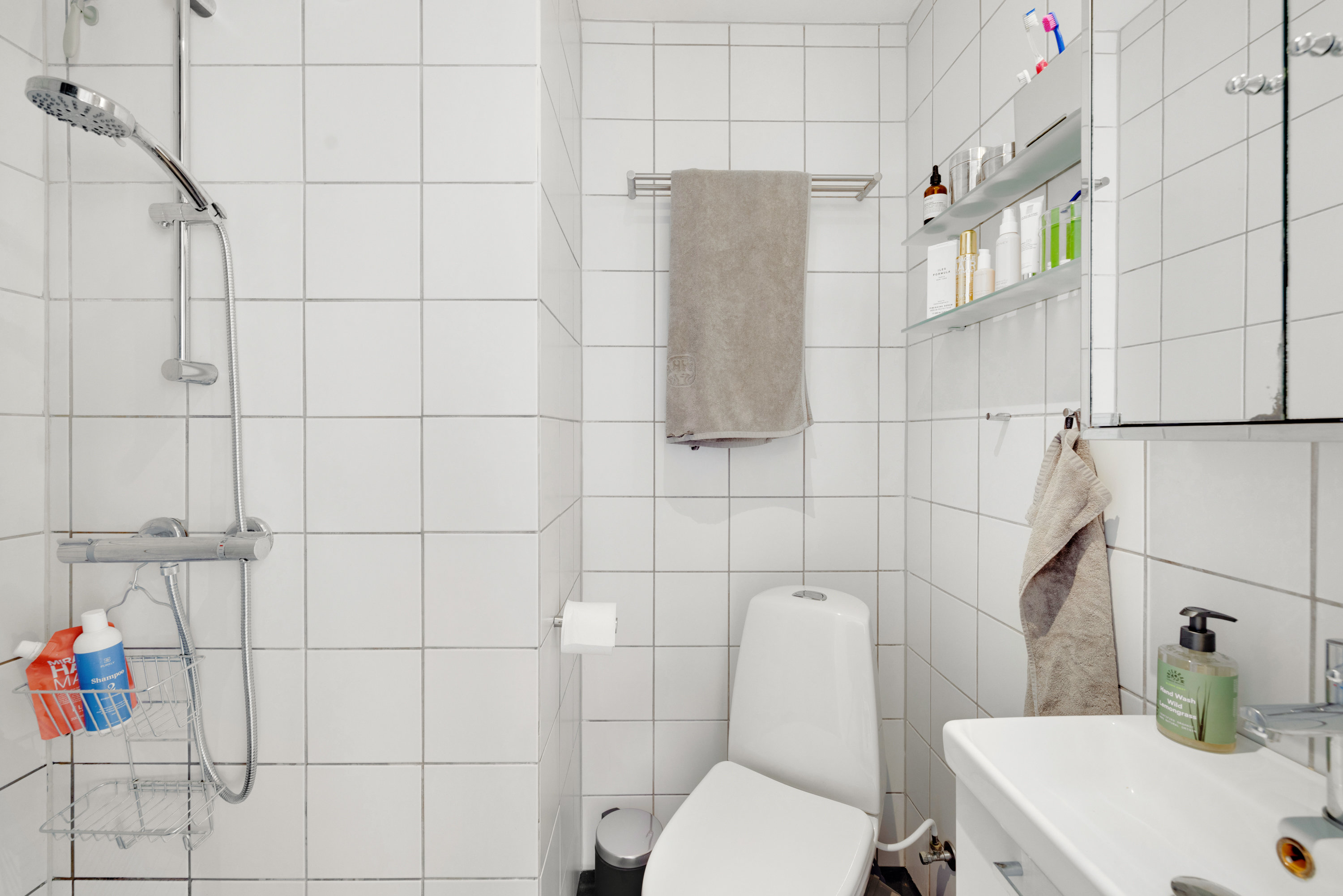 Fremhævet toilet billede i fuldskærmstilstand. Billede af Dr. Abildgaards Alle 10, 2. th., 1955 Frederiksberg C
