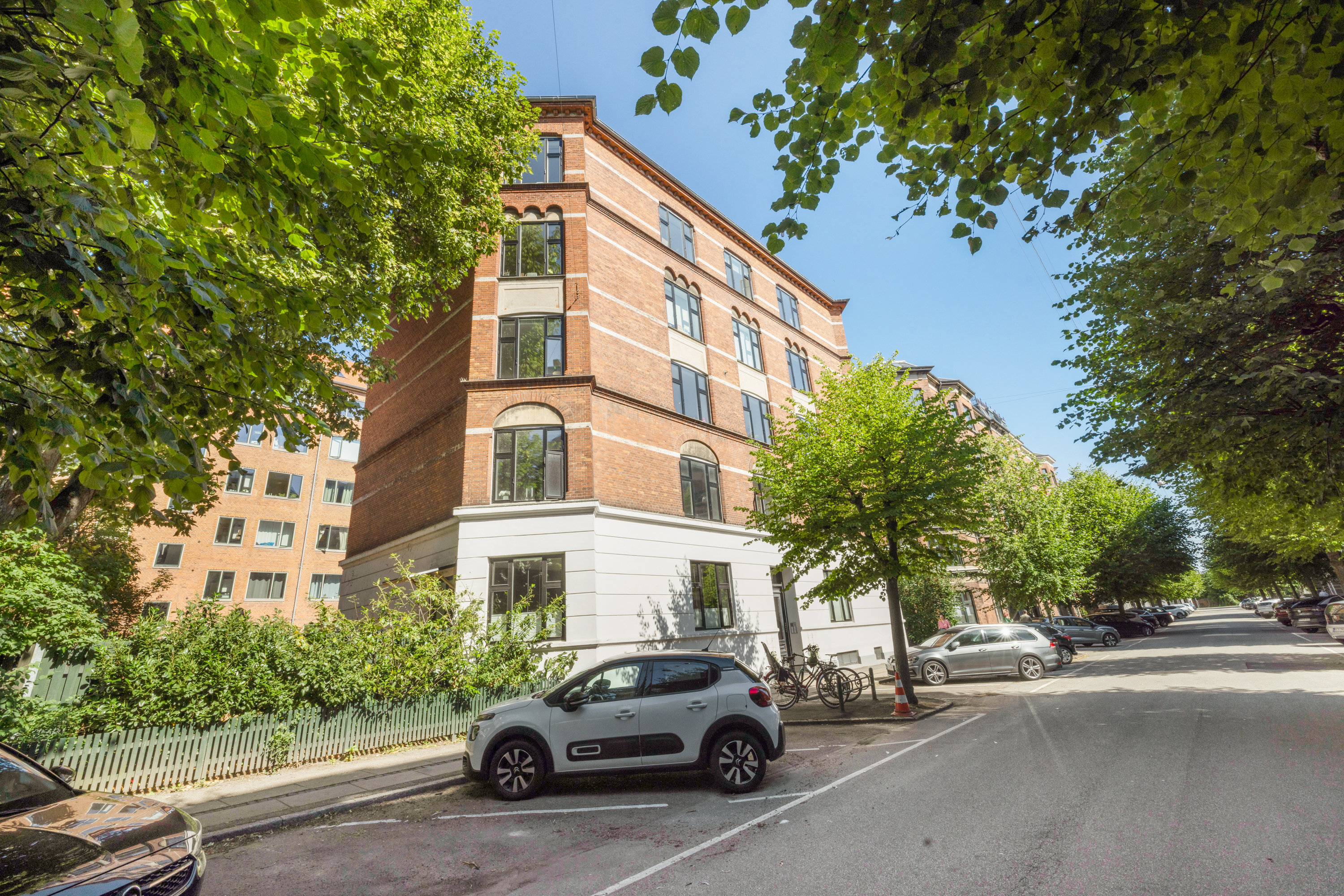 Fremhævet facade billede i fuldskærmstilstand. Billede af Dr. Abildgaards Alle 10, 2. th., 1955 Frederiksberg C