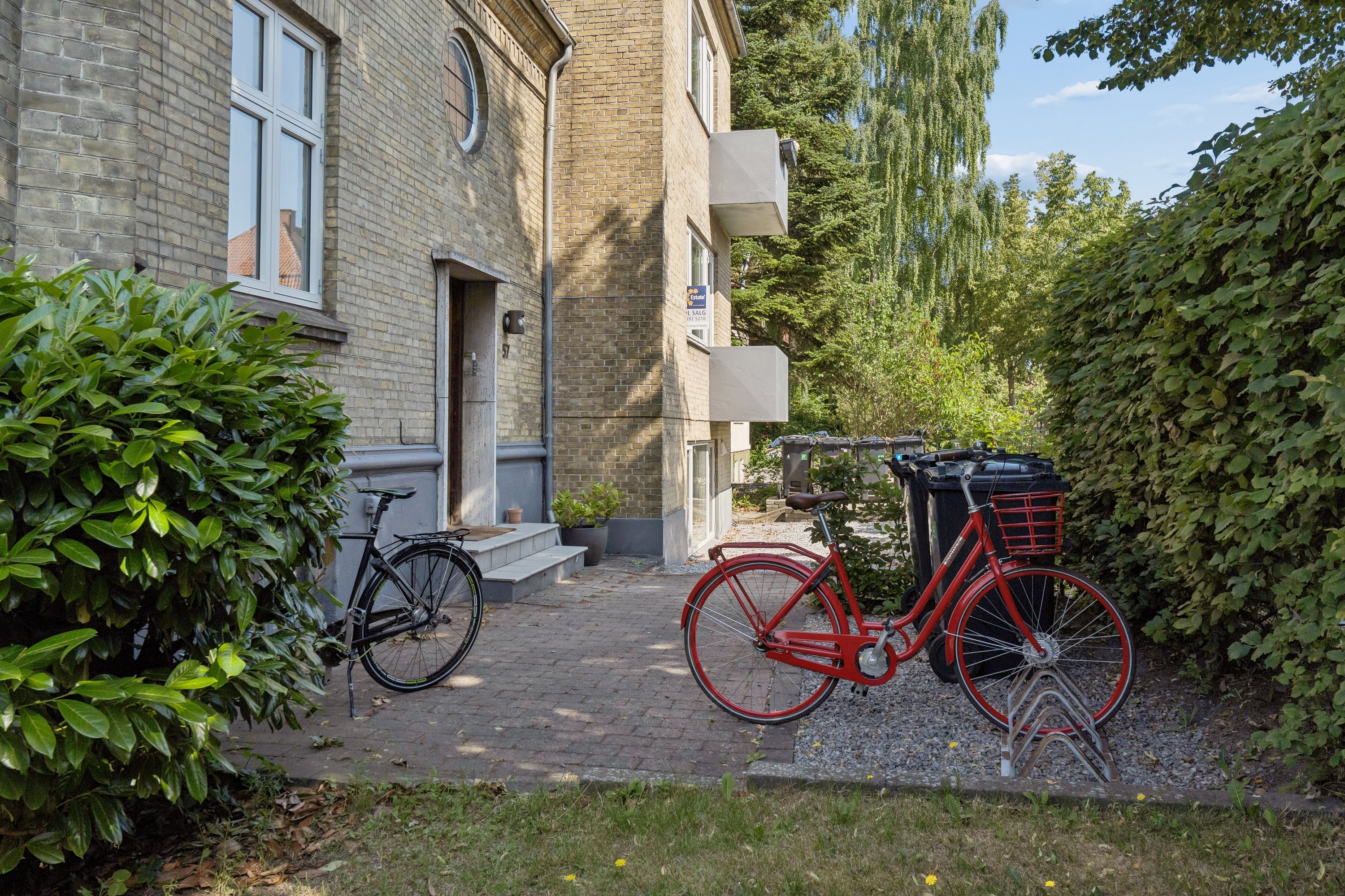 Fremhævet andet billede i fuldskærmstilstand. Billede af Hjallesevej 57, st. th., 5000 Odense C