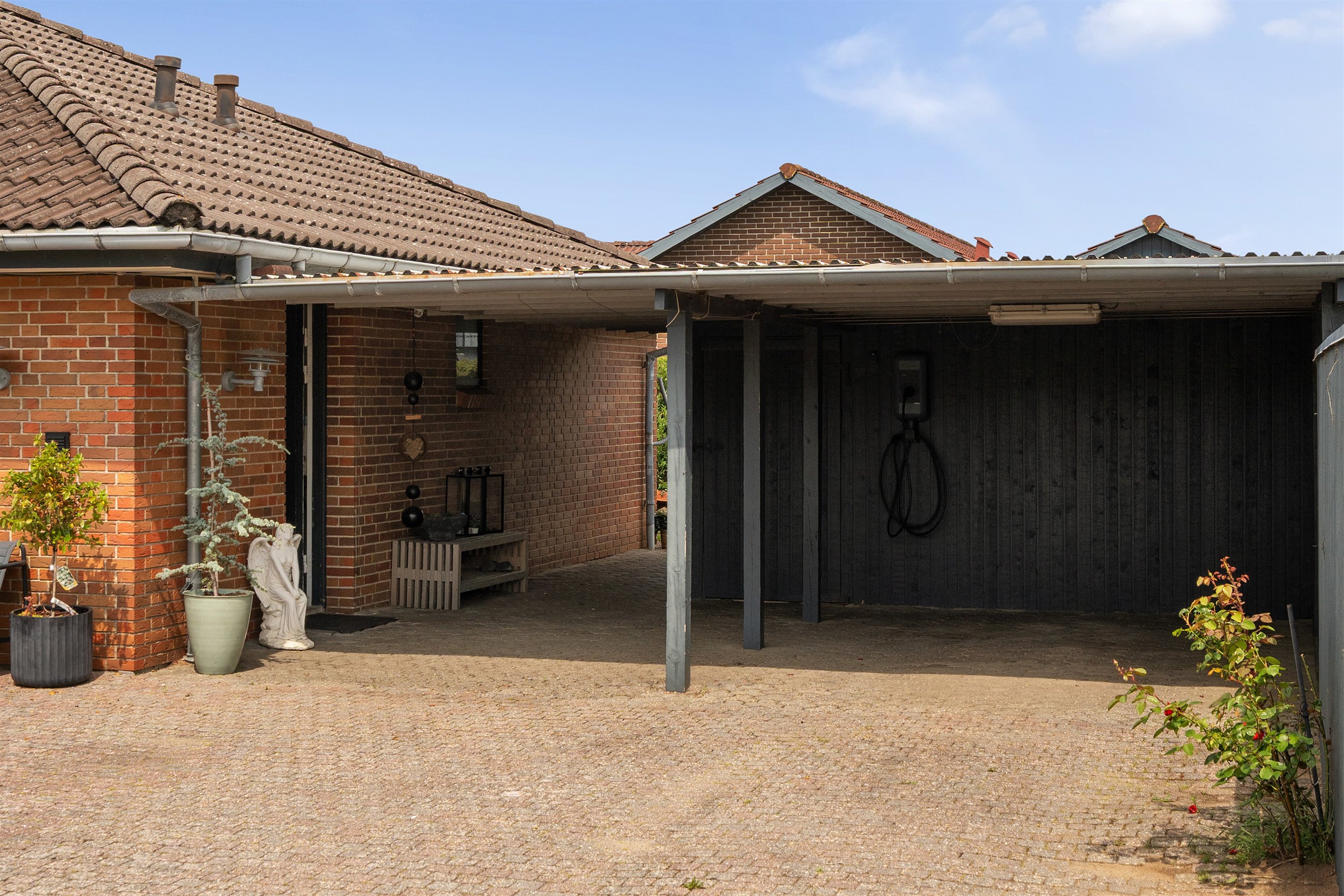 Fremhævet carport billede i fuldskærmstilstand. Billede af Marsvænget 55, 6710 Esbjerg V