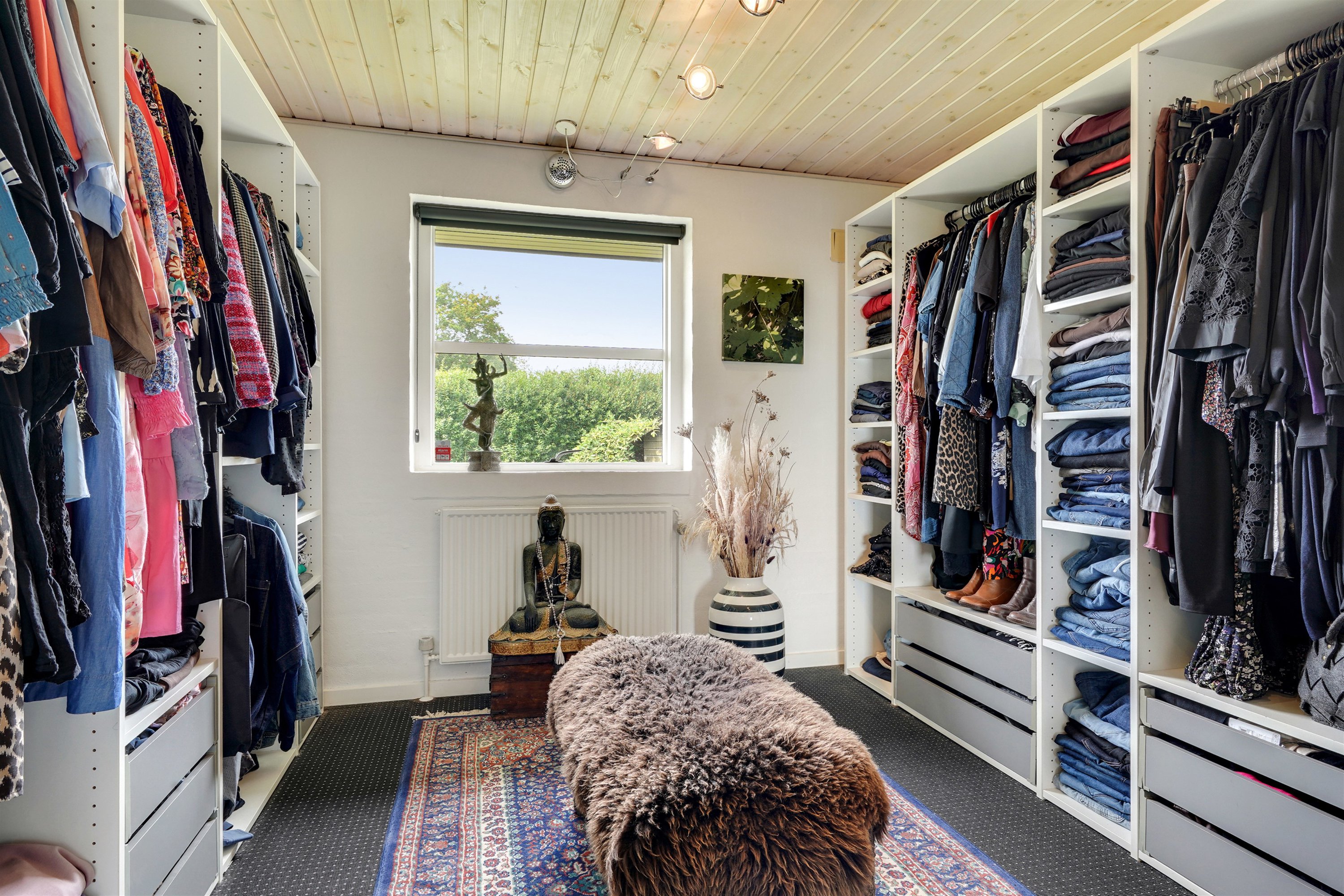 Fremhævet walkin closet billede i fuldskærmstilstand. Billede af Marsvænget 55, 6710 Esbjerg V