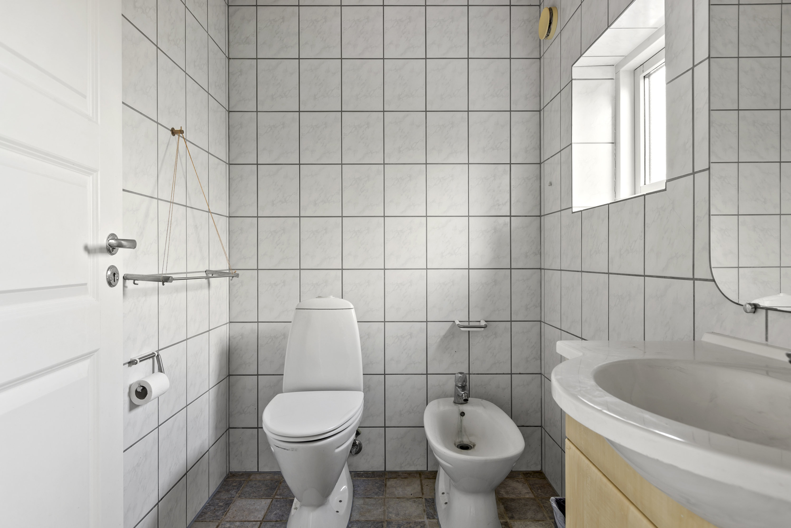 Fremhævet toilet billede i fuldskærmstilstand. Billede af Hollandsvej 7, 4200 Slagelse