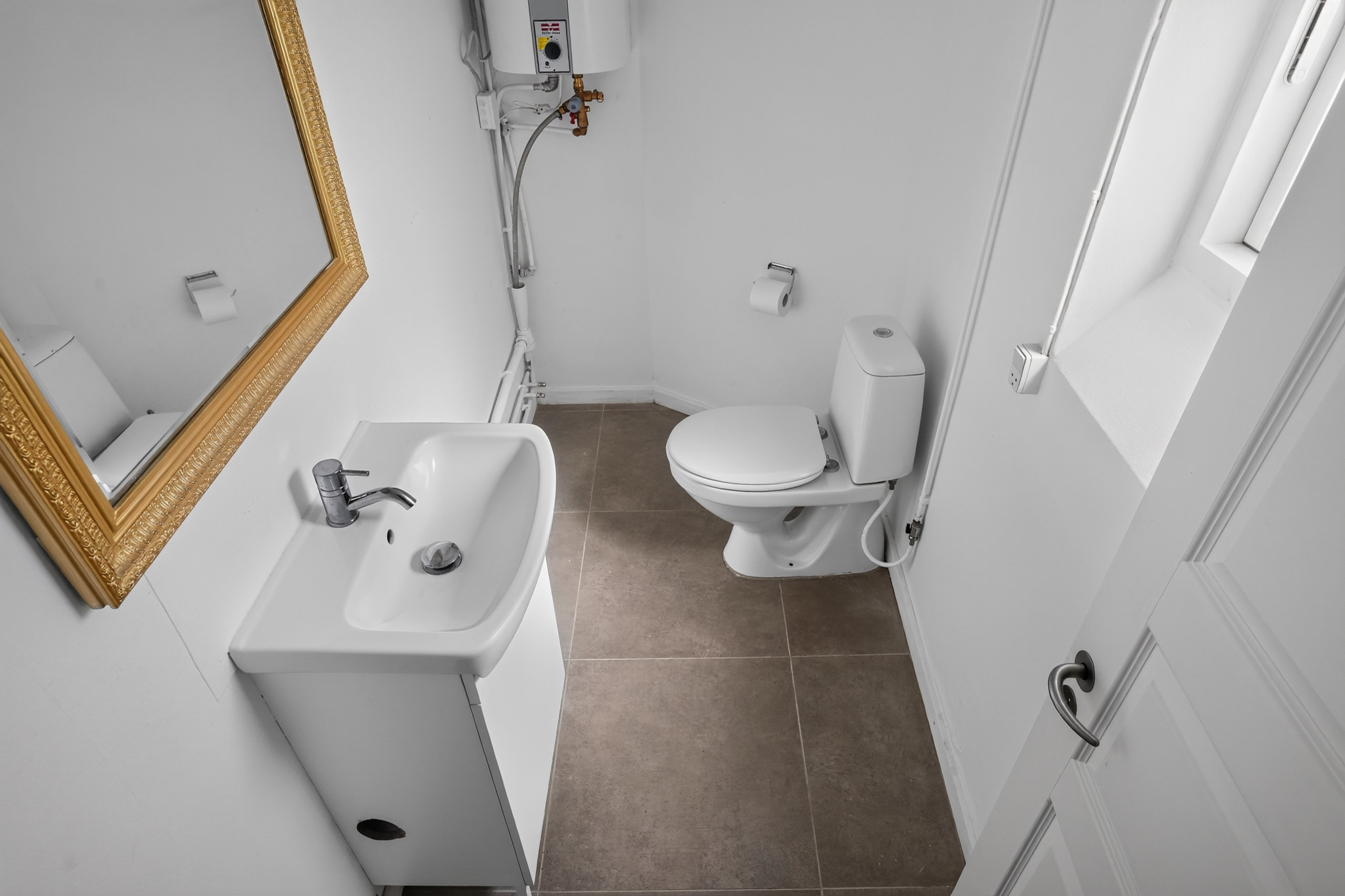 Fremhævet wc billede i fuldskærmstilstand. Billede af Buddingevej 69A, 2800 Kongens Lyngby