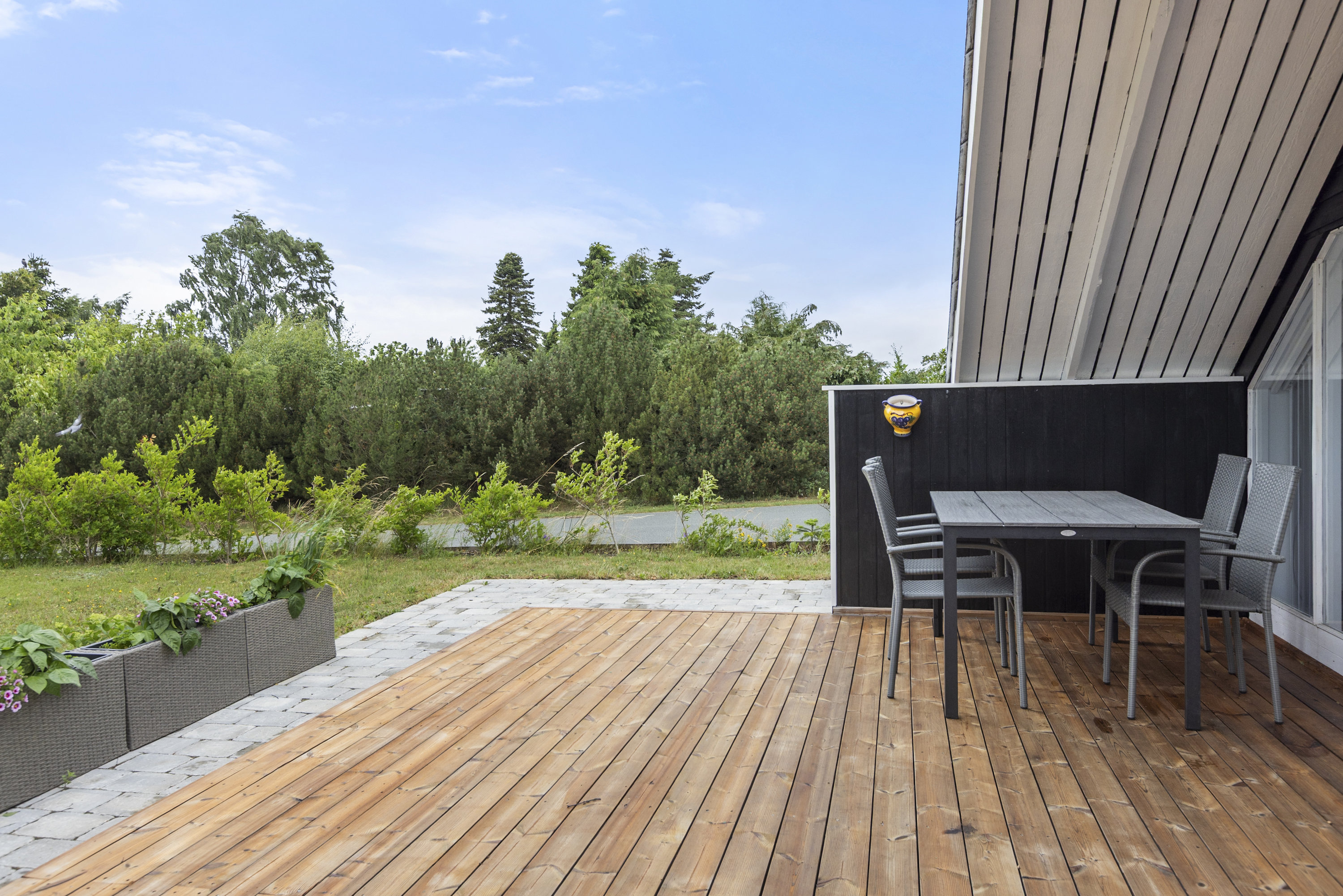 Fremhævet terrasse billede i fuldskærmstilstand. Billede af Tjørnevænget 6, Vellerup, 4050 Skibby