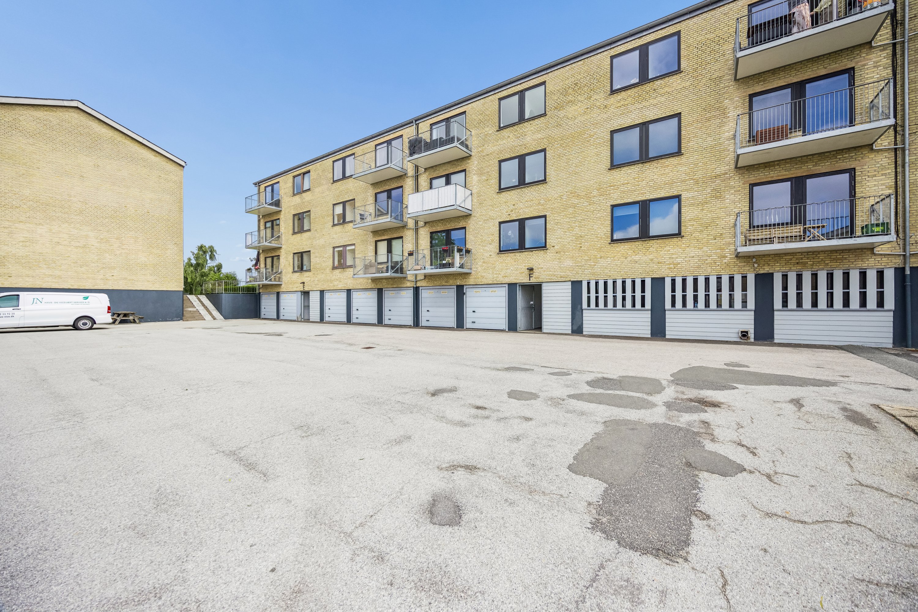 Fremhævet p-arkeringspladser billede i fuldskærmstilstand. Billede af Hadsundvej 86F, 2. th., 9000 Aalborg